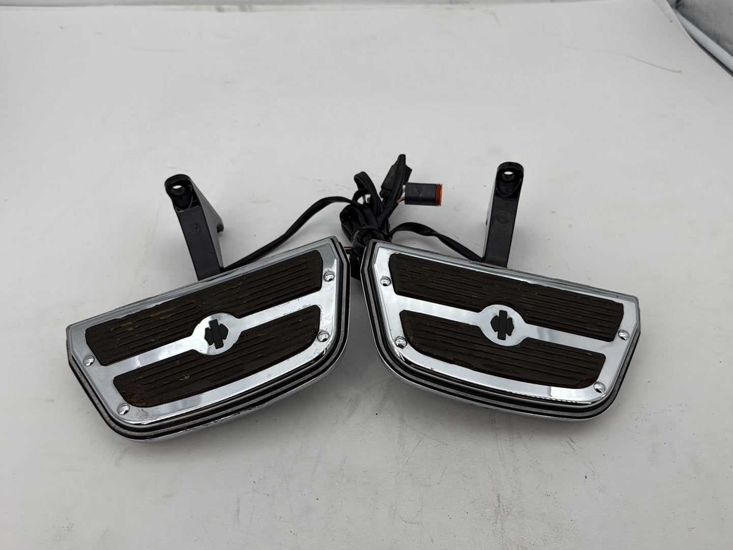 2011 Harley Road King Touring FLHRC Classic OEM Left & Right Passenger Floorboard Foot Rest