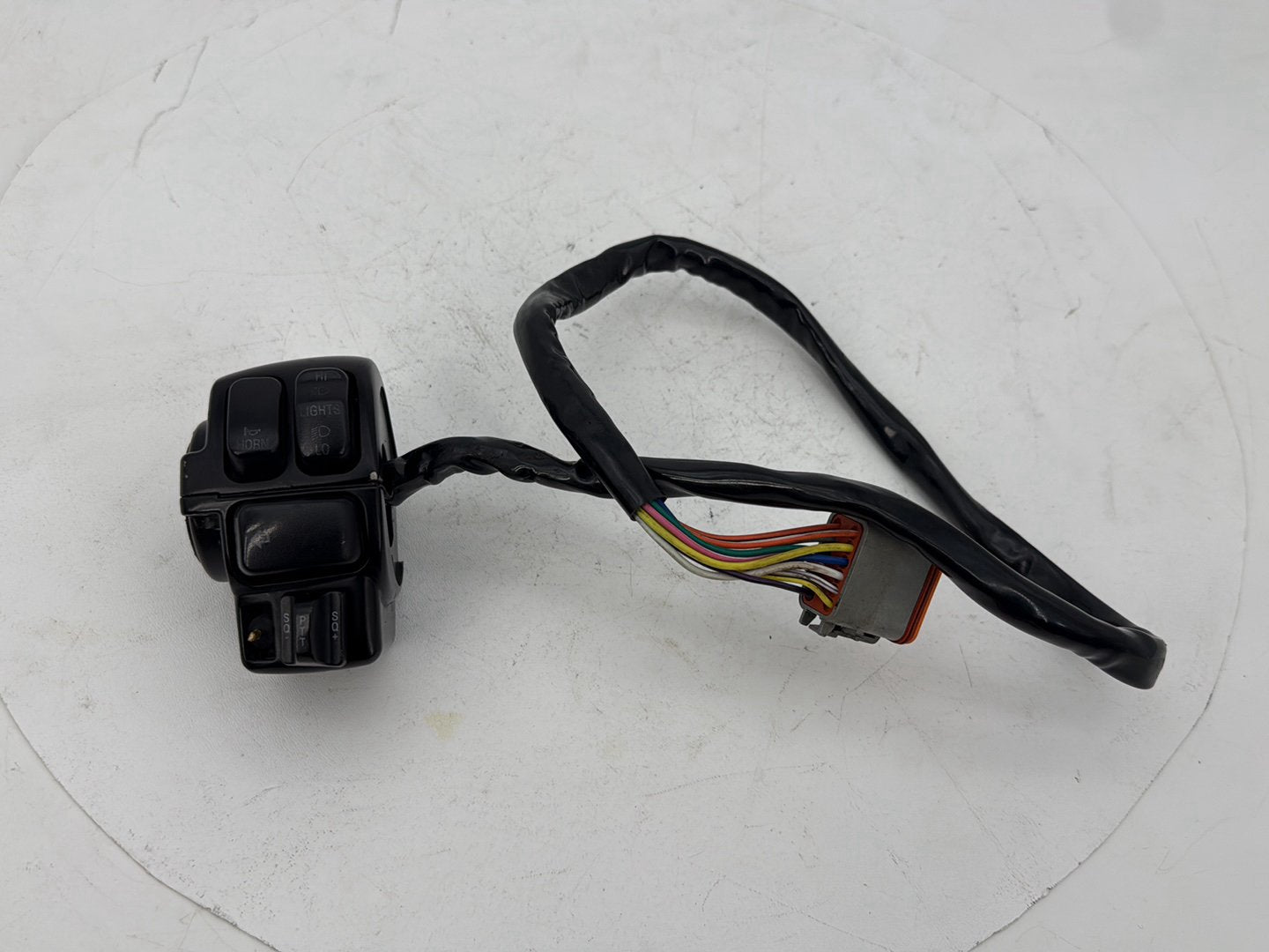1999 - 2006 Harley-Davidson Touring Electra Glide Ultra Left Turn Signal Headlight Switches Controls  	71682-06