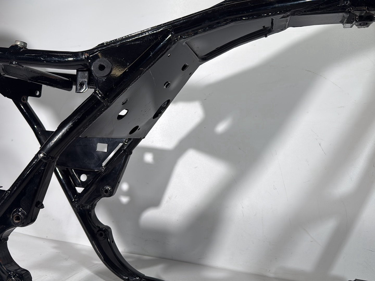 1999 - 2006 Harley-Davidson Touring Road King Police Body Main Frame Chassis CLN CLR 47900-01
