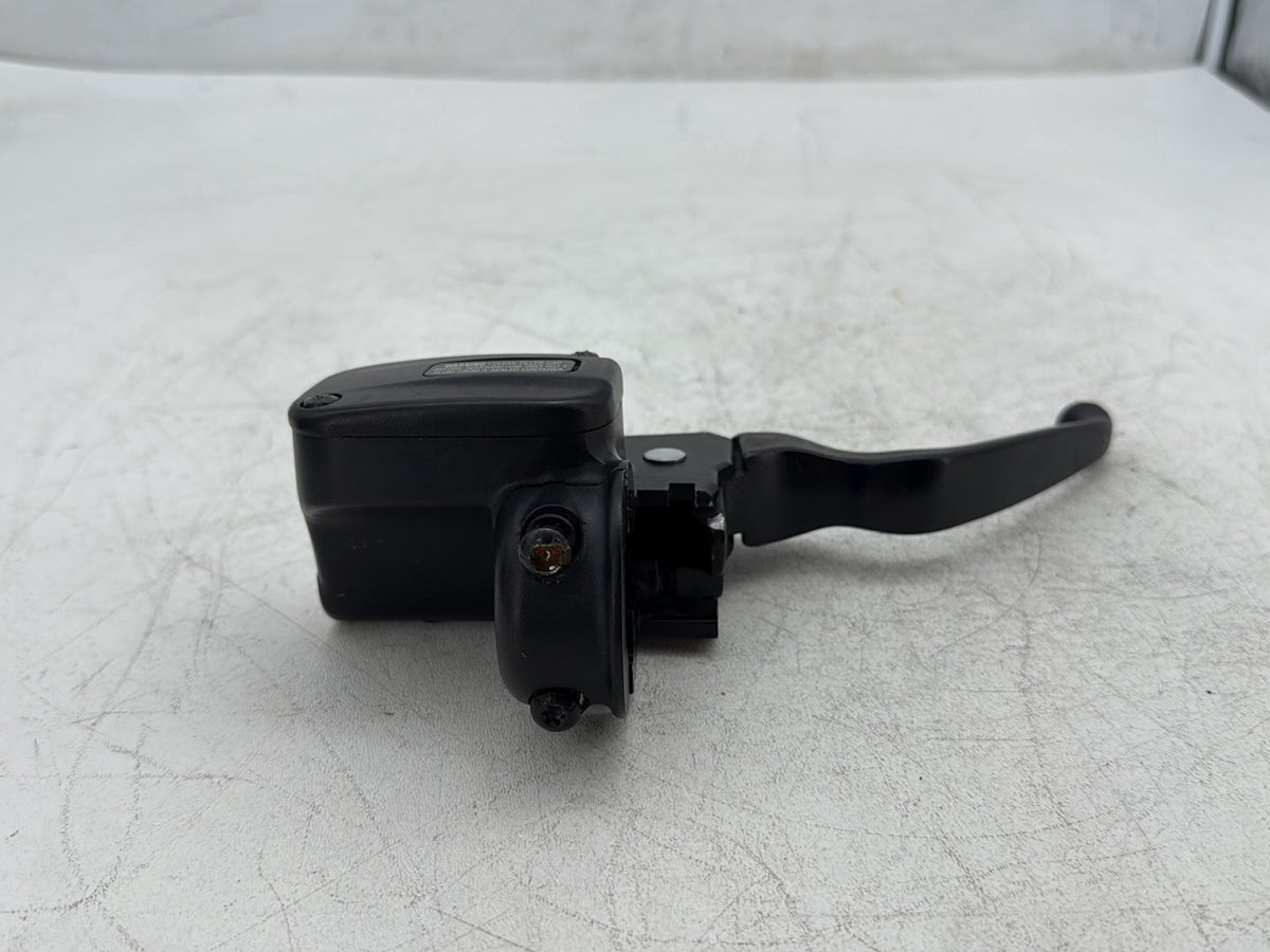 2019 Harley Softail Street Bob FXBB OEM Front Right Brake Lever Master Cylinder