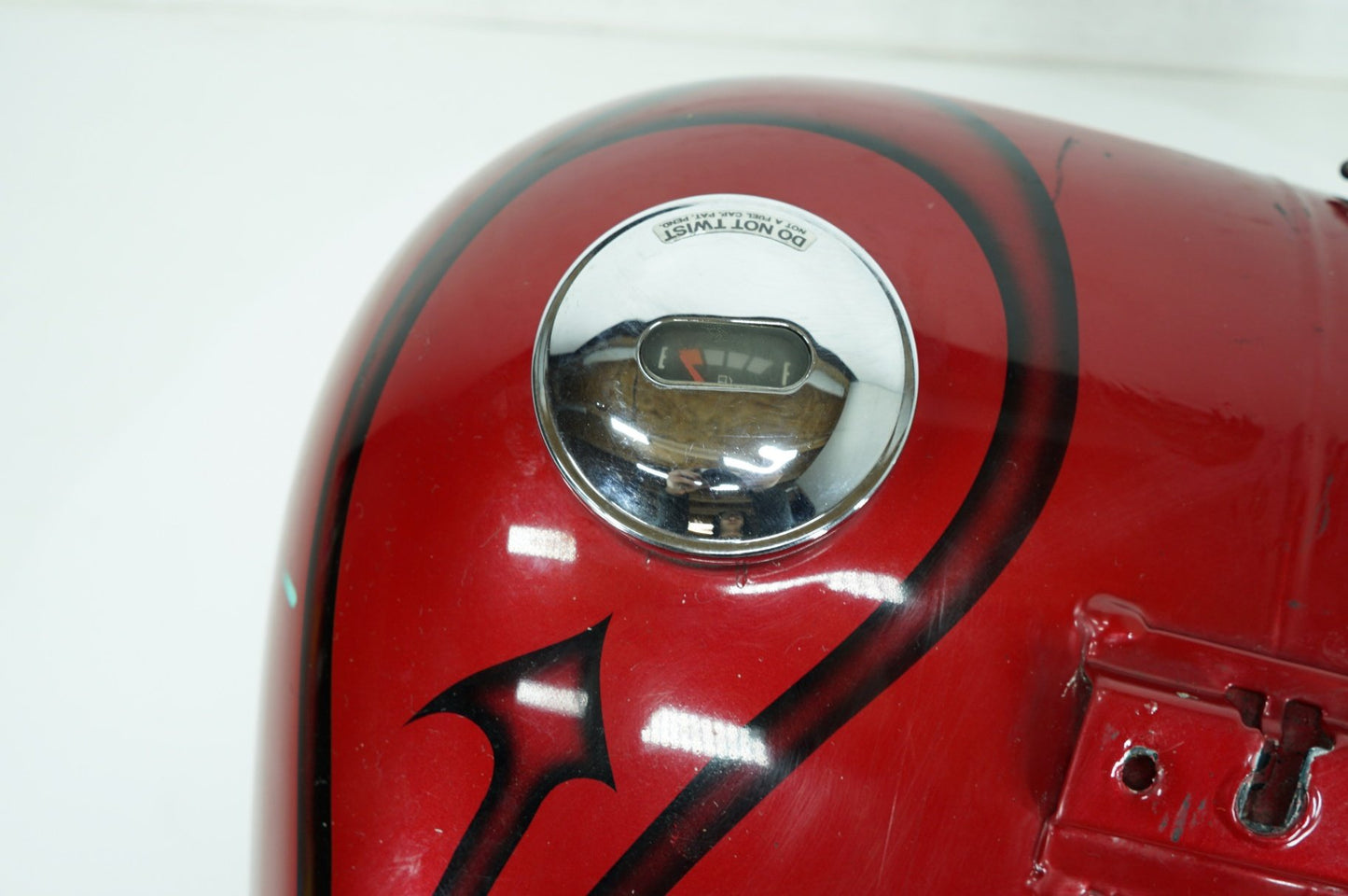 2000 - 2006 Harley-Davidson Softail Heritage Classic Gas Gasoline Fuel Tank Reservoir  62180-00D