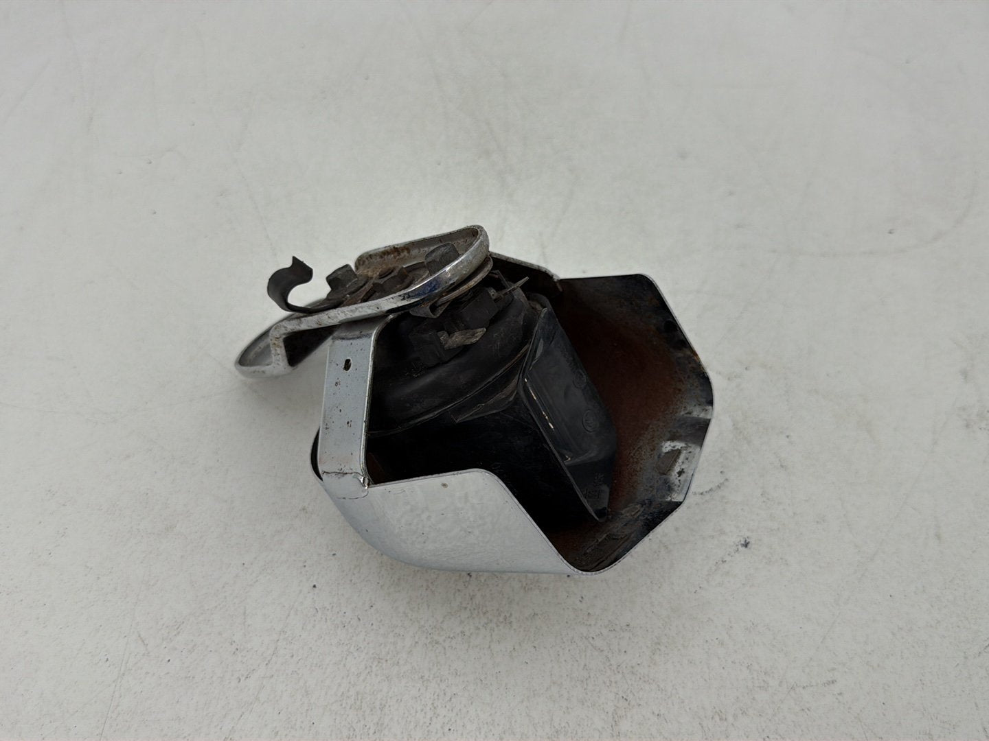 2007 - 2012 Harley-Davidson Touring Street Glide Horn Signal Klaxon Chrome Cover