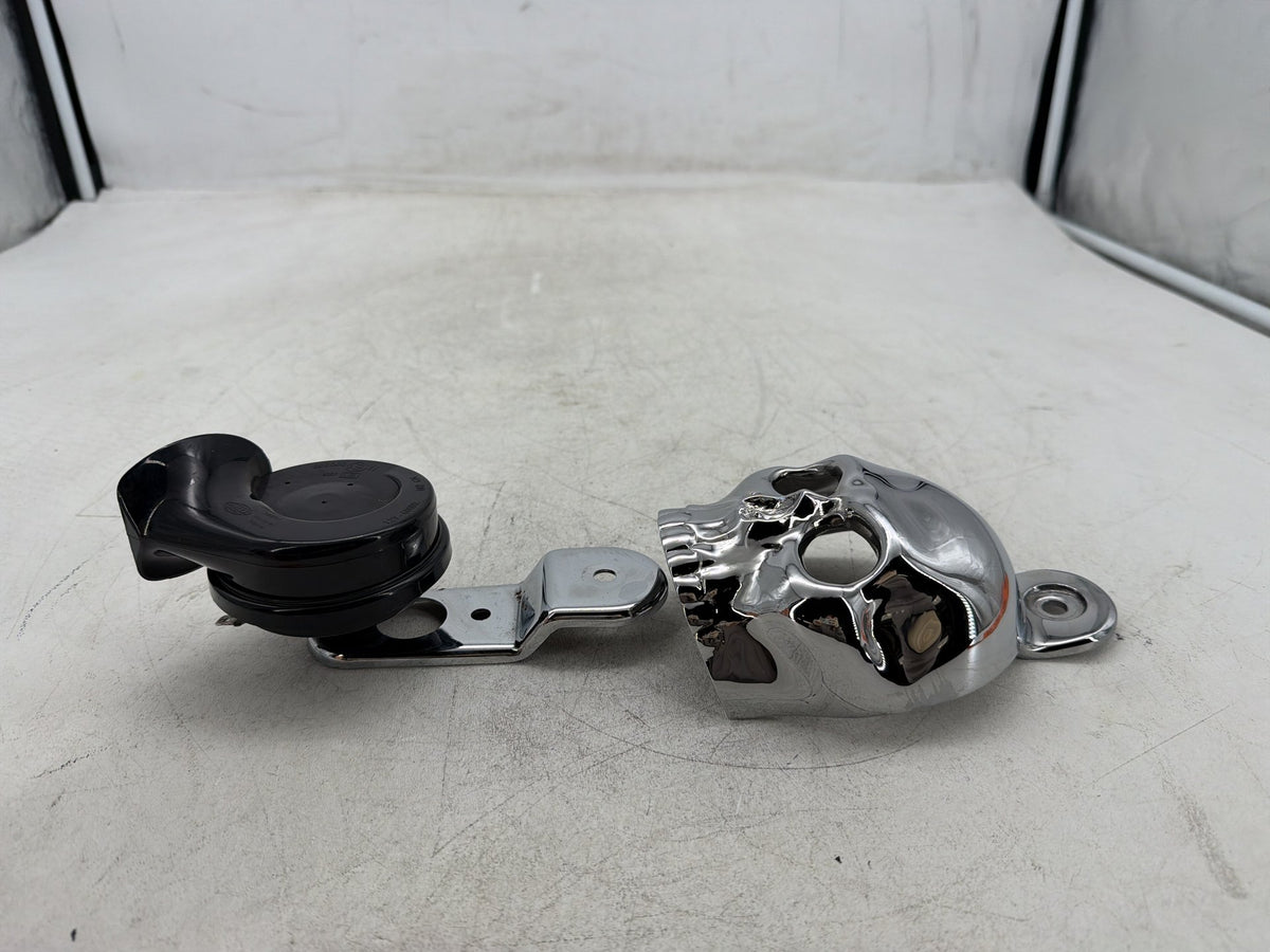 2004 Harley Electra Glide CVO Screamin Eagle Signal Horn Klaxon Beep SKULL Cover