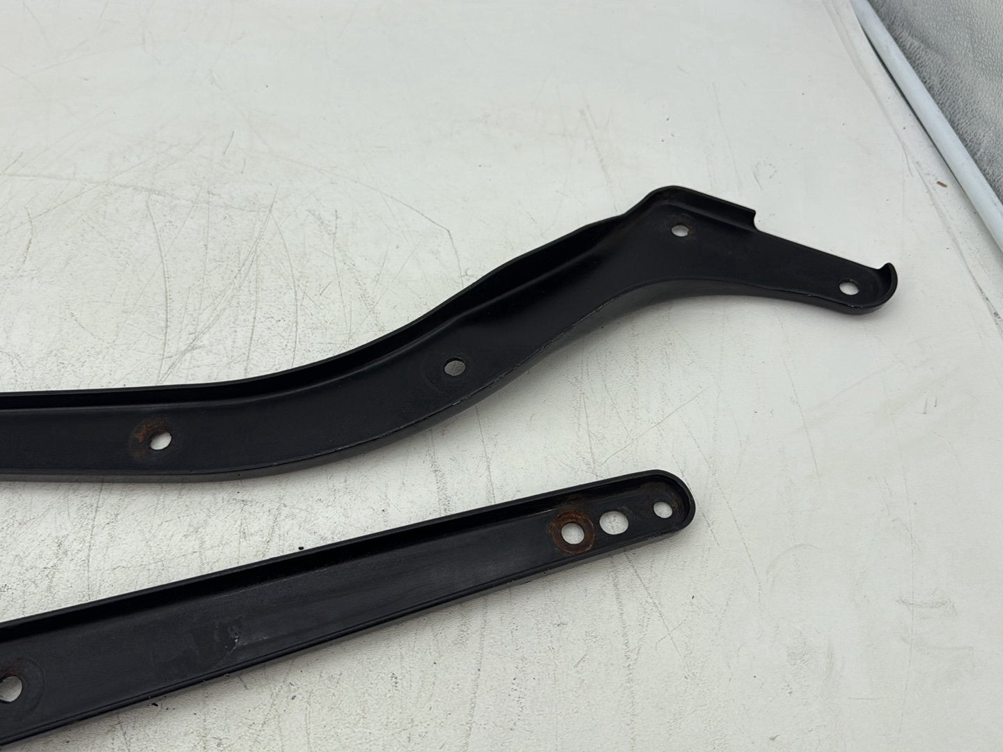 2011 Harley Softail FLSTFB Fat Boy OEM Rear Left Right Fender Struts Bracket