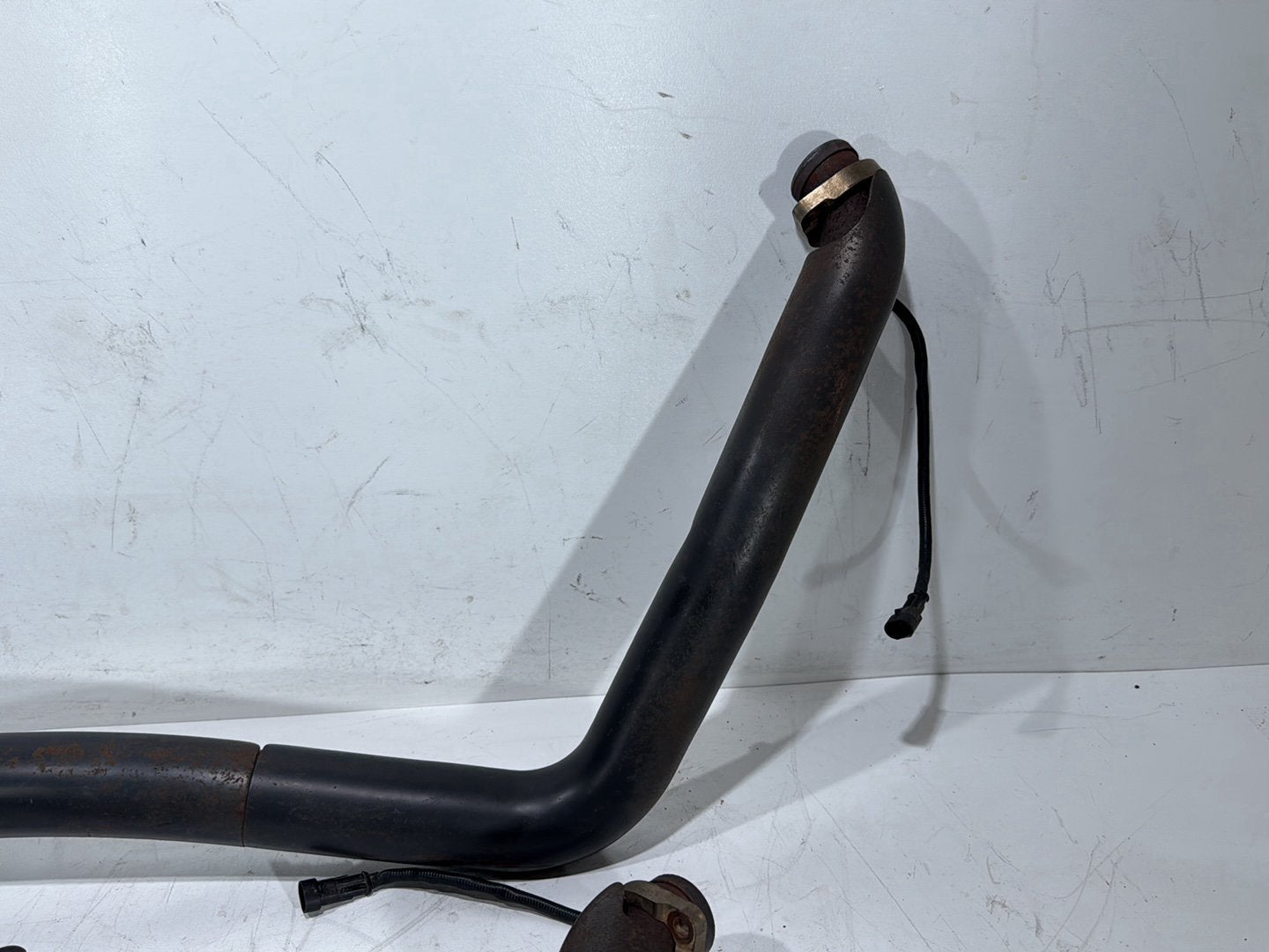2008 Harley Dyna Fat Bob FXDF Exhaust Header Pipes Vance & Hines w/ Bracket