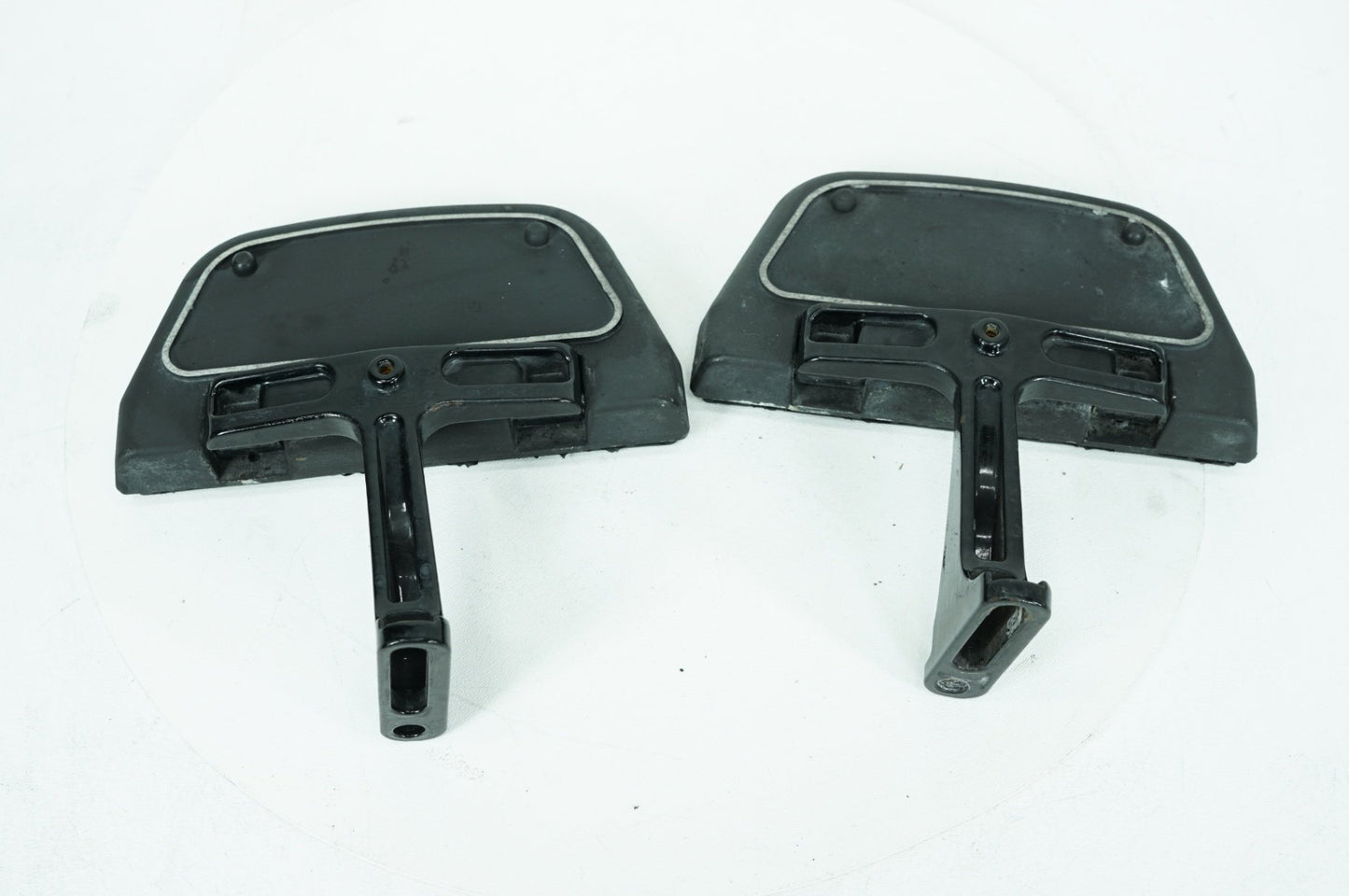 2007 - 2013 Harley-Davidson Touring Electra Glide Classic Left & Right Passenger Floorboard Foot Rest 50613-91A