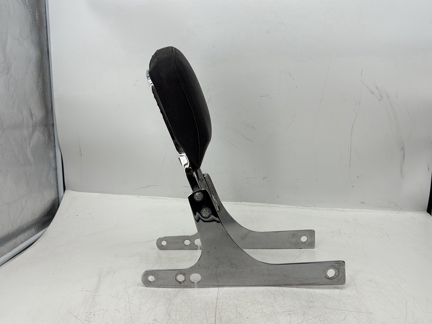 2005 Harley Dyna FXDWG Wide Glide OEM Rear Sissy Bar w/ Backrest Cushion Pad