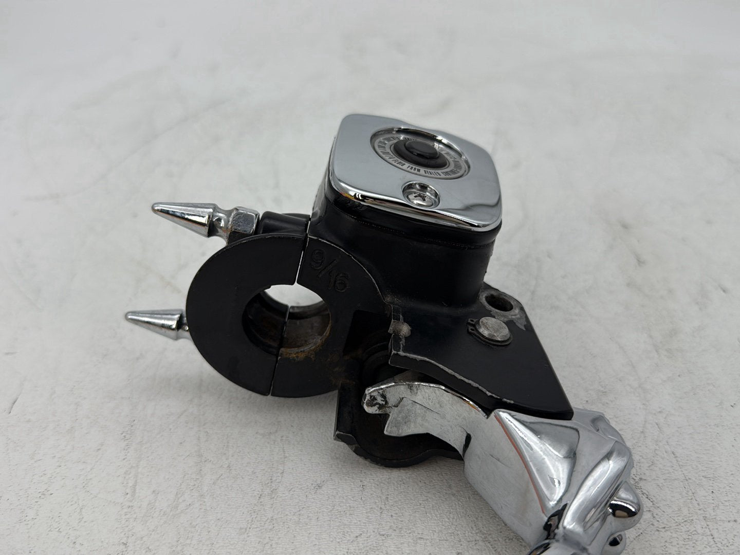 2006 Harley Dyna FXDWGI Wide Glide OEM Front Right Brake Lever Master Cylinder