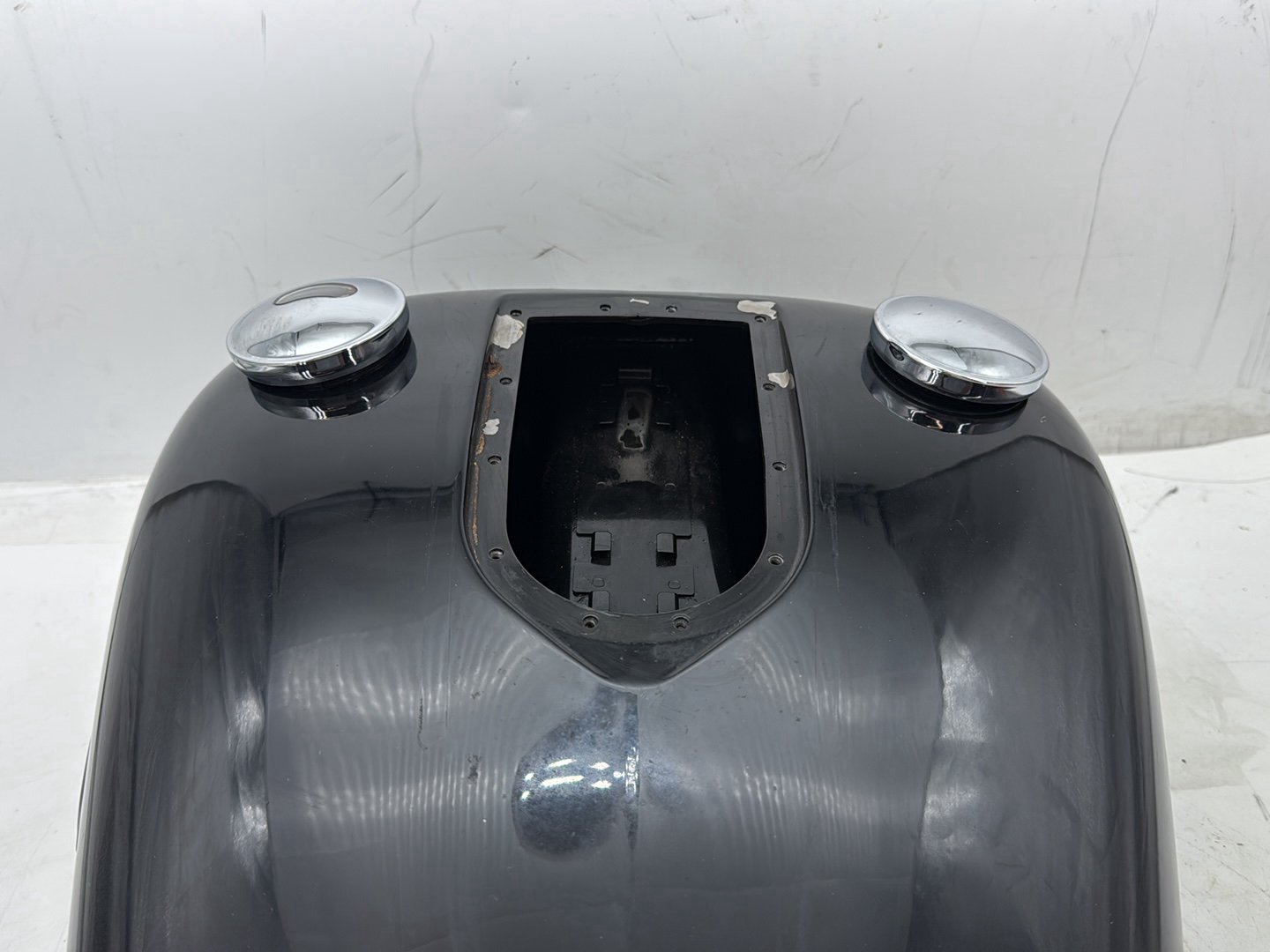 2012 Harley Dyna FXDF Fat Bob OEM Fuel Gas Tank Gasoline Reservoir
