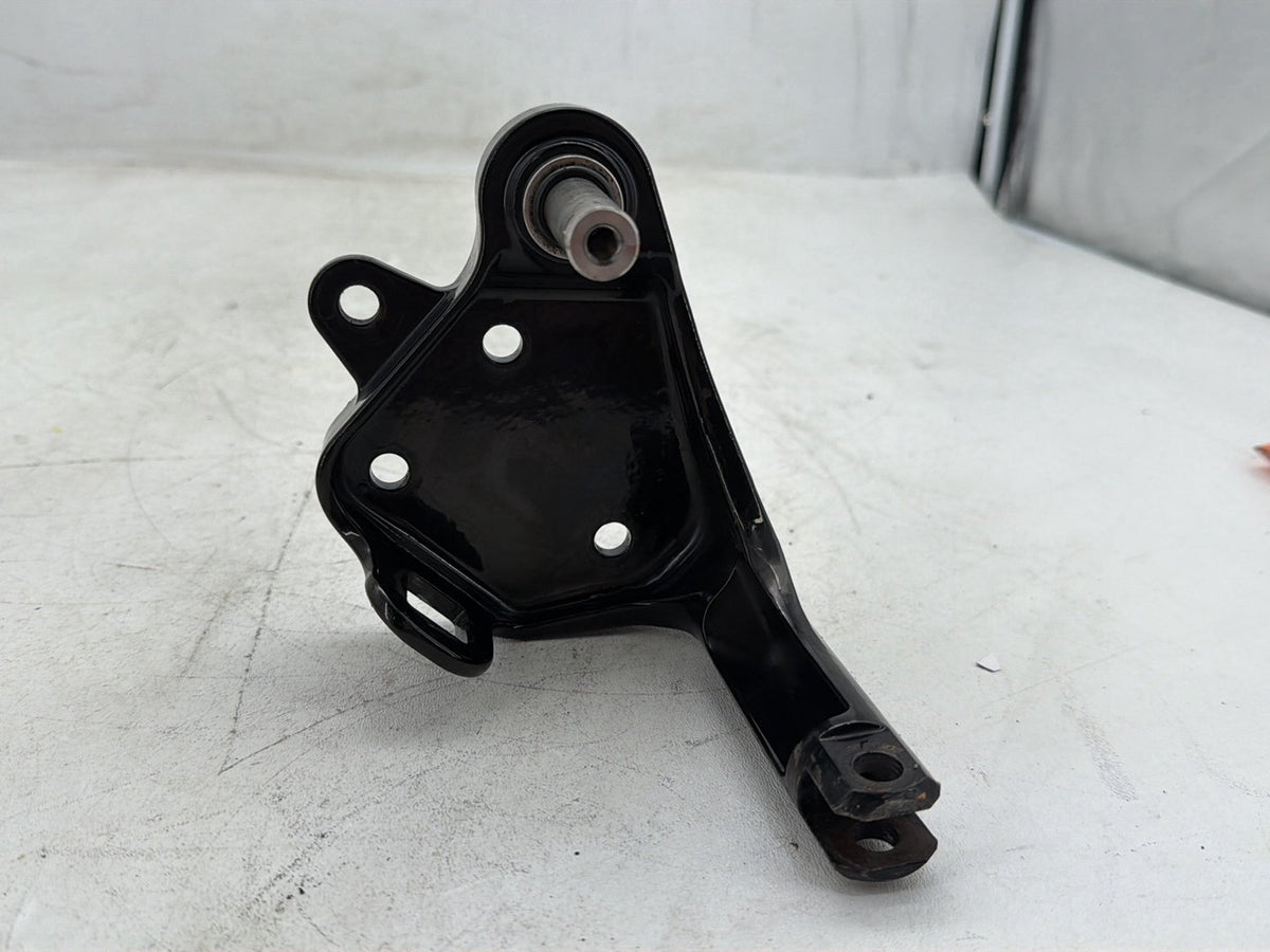 2003 Harley Softail Deuce FXSTD OEM Right 1 Footboard Mount Bracket