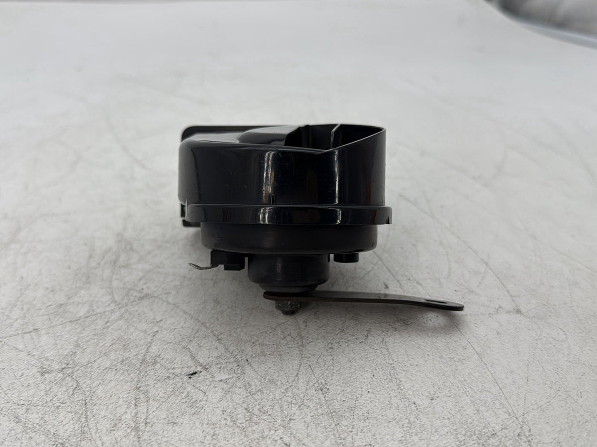 2000 Harley Dyna FXDWG Wide Glide OEM Signal Horn Klaxon Beep 69060-90F