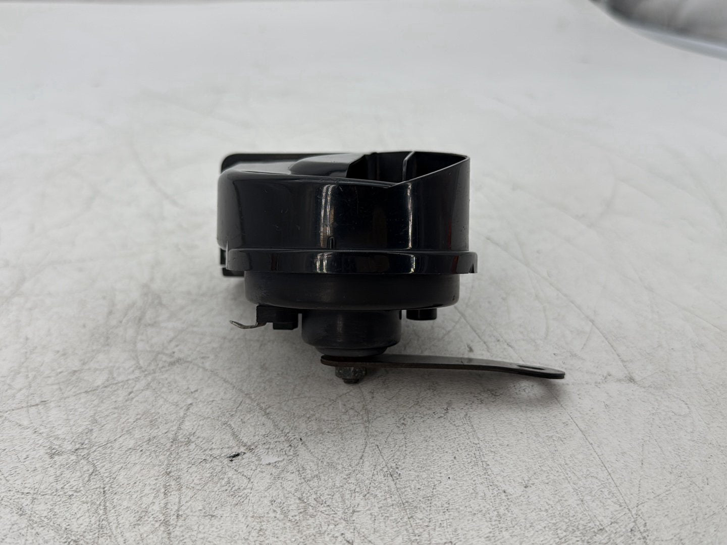 2000 Harley Dyna FXDWG Wide Glide OEM Signal Horn Klaxon Beep