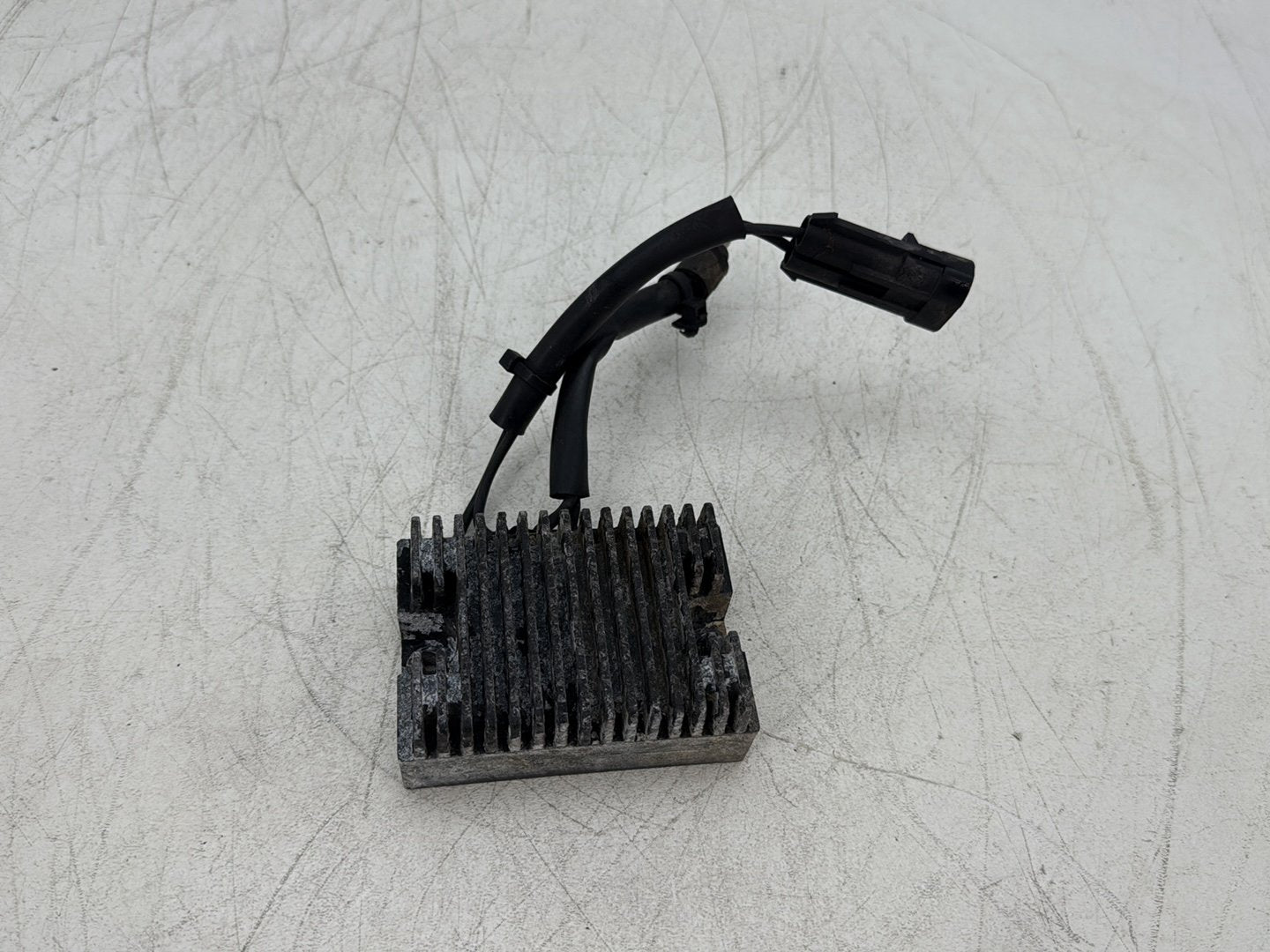 2004 Harley Sportster XL883C 883 Custom OEM Voltage Regulator Rectifier