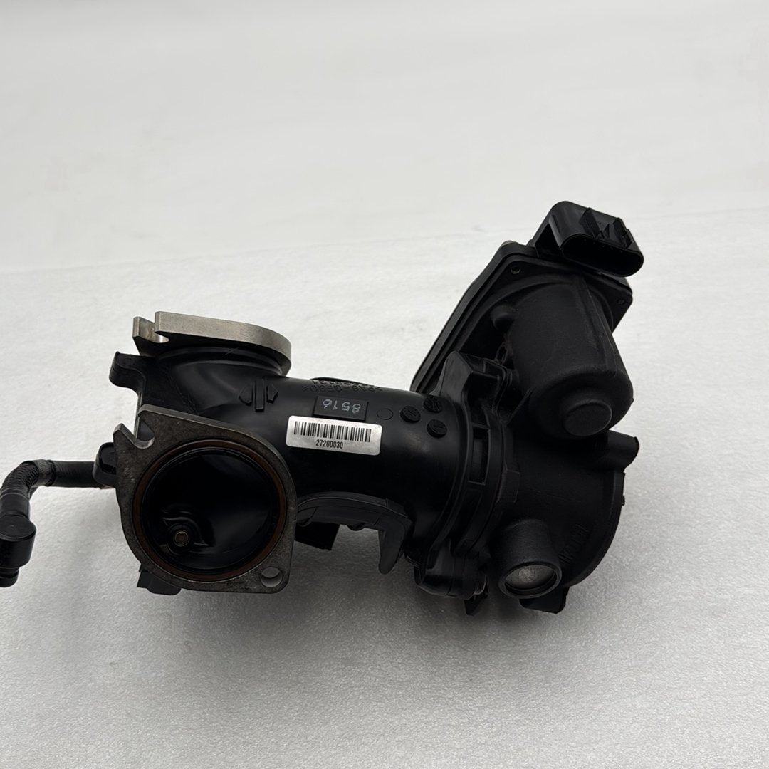 2018 - 2025 Harley-Davidson Softail Fat Bob 114 Engine Intake Manifold Throttle Body 27300122