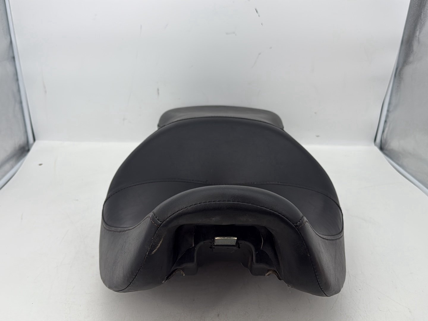 2007 - 2012 Harley-Davidson Dyna Super Glide Passenger Rider Driver Seat Saddle   53077-06