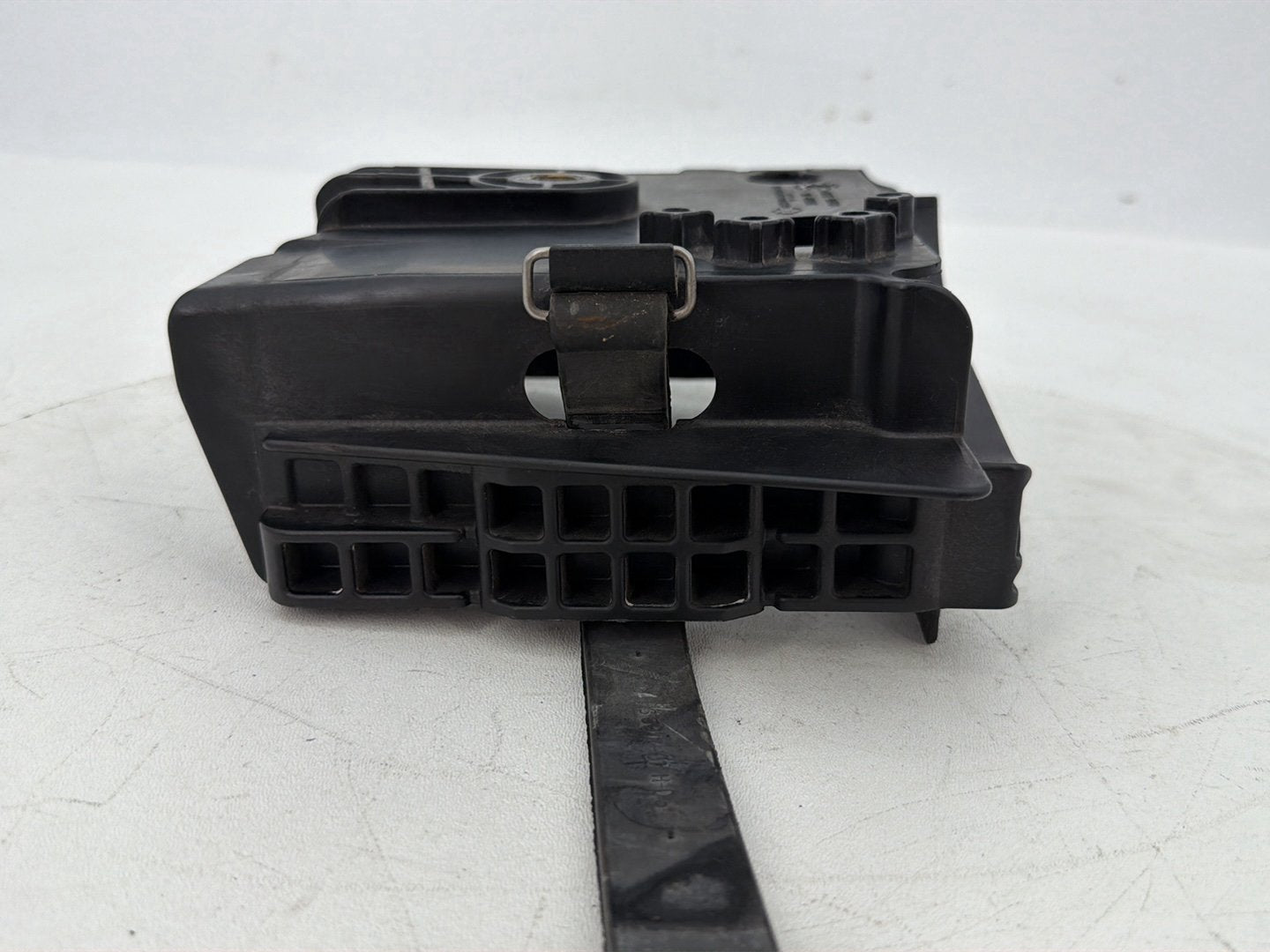2007 - 2017 Harley-Davidson Dyna Super Glide Custom Battery Tray Bracket Holder Carrier 70379-06