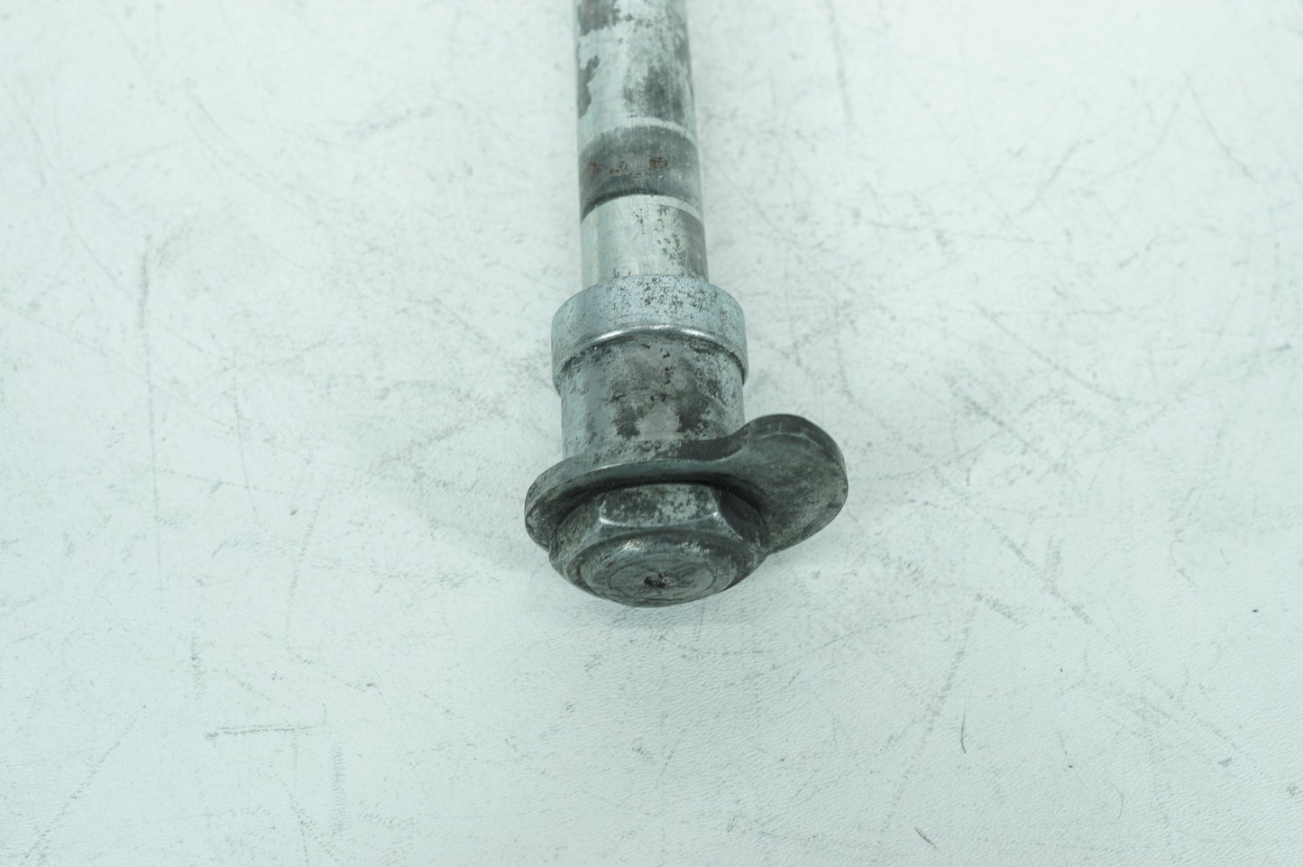 2007 - 2012 Harley-Davidson Touring CVO Electra Screamin Eagle Rear Wheel Axle Bolt Shaft 41056-02