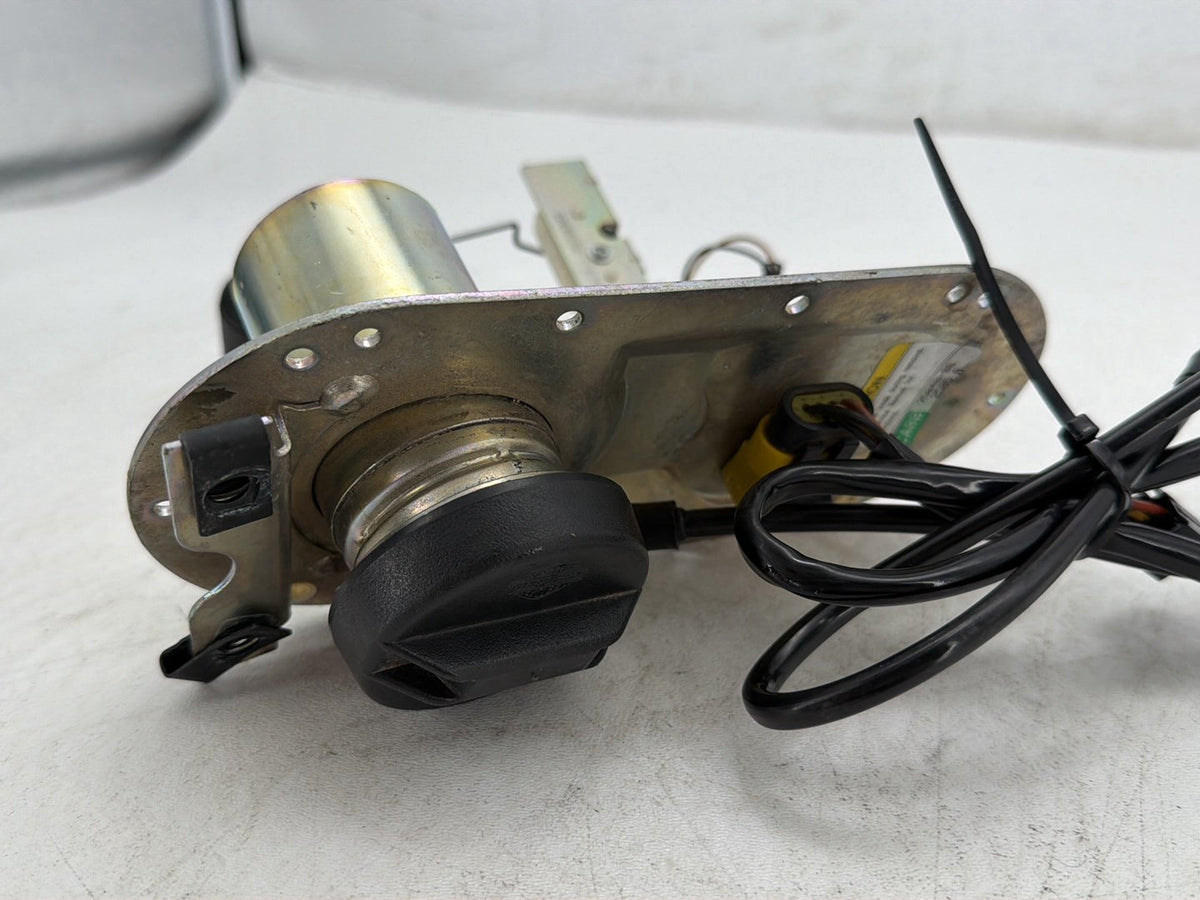 2006 Harley Electra Glide Touring FLHT OEM Fuel Gas Gasoline Sending CARB Lever