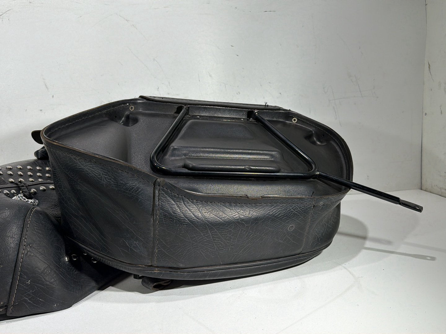 2011 Harley Heritage Softail Classic OEM Rear Right 1 Saddlebag Luggage Leather