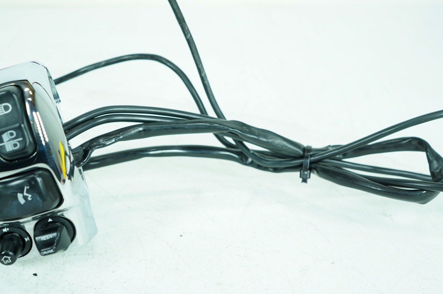 2017 - 2025 Harley-Davidson Touring Electra Glide Ultra Left Turn Signal Headlight Switches Controls 71500128A