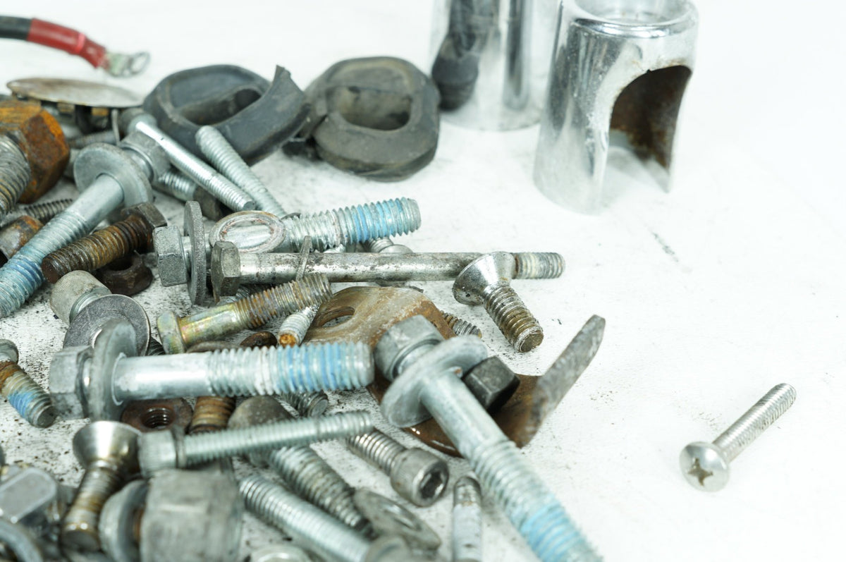 2009 Harley-Davidson Dyna FXDC - Hardware Bolts Nuts & Brackets