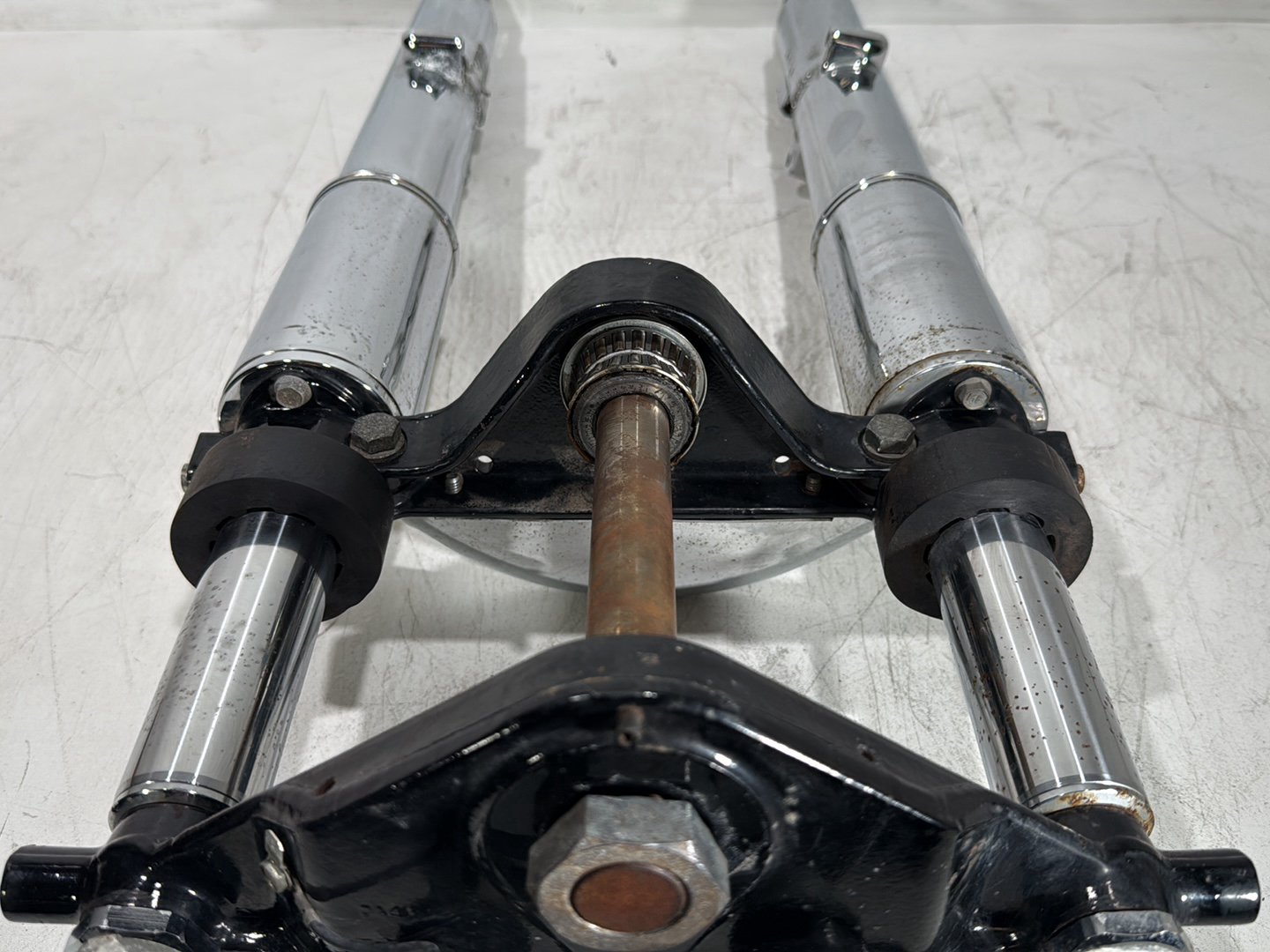 2006 Harley Touring FLHTCI Electra Glide Classic OEM Front Triple Tree Set & LH RH Fork Legs Sliders