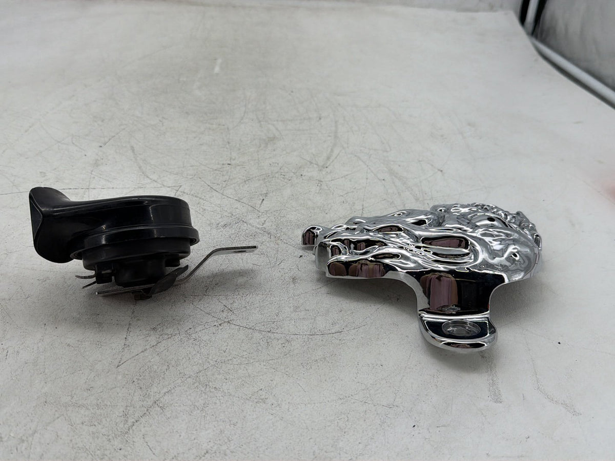 2005 Harley Road King Touring Police Horn Signal Klaxon w/ Chrome Cover SKULL