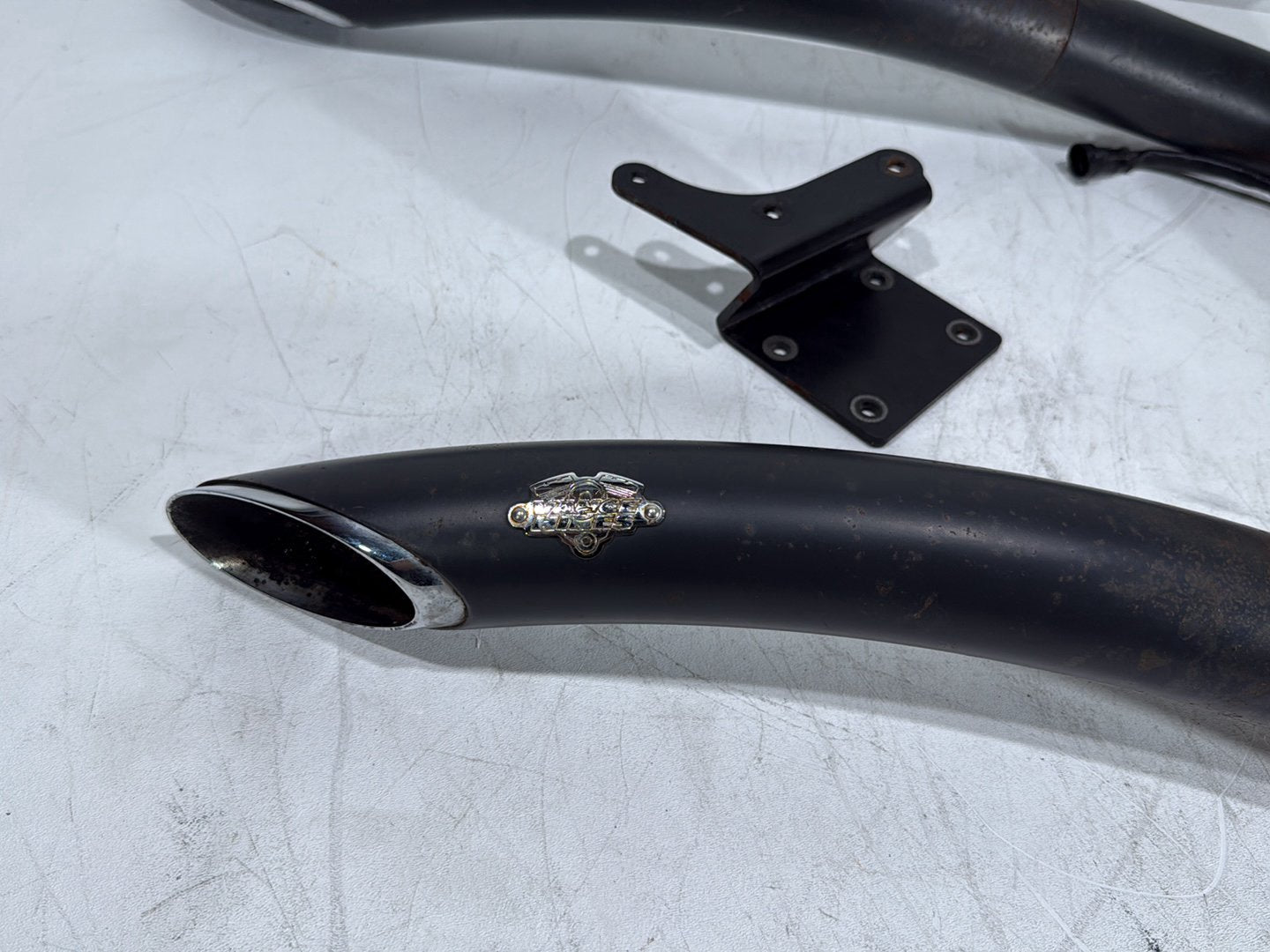 2008 Harley Dyna Fat Bob FXDF Exhaust Header Pipes Vance & Hines w/ Bracket