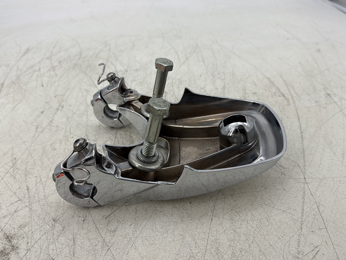 2015 Harley Dyna Low Rider FXDL OEM Front Handlebar Riser Top Clamp Chrome