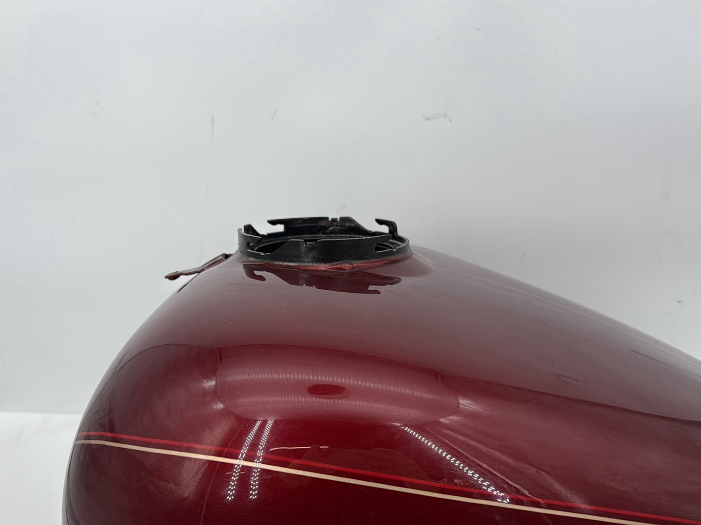 2007 - 2011 Harley-Davidson Touring Electra Glide Ultra Fuel Gas Tank Gasoline Reservoir 61356-08