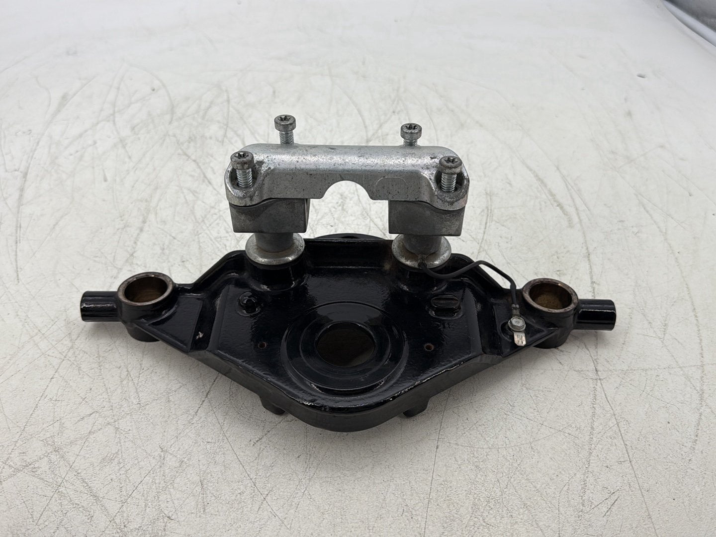 2012 Harley Street Glide Touring FLHX OEM Front Fork Upper Triple Tree Clamps
