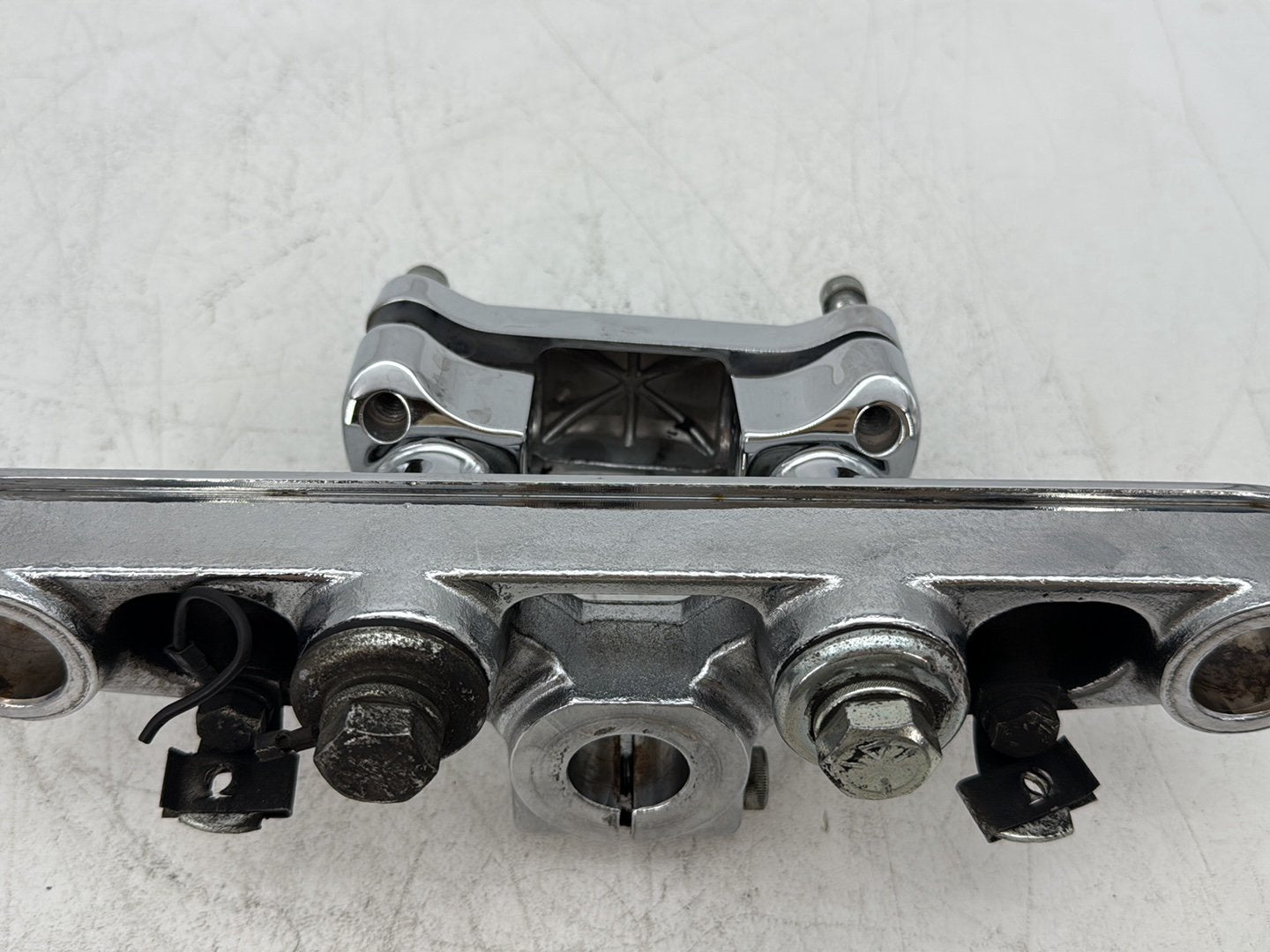 1997 Harley Softail Fat Boy FLSTF OEM Front Handlebar Riser Top Clamp Chrome