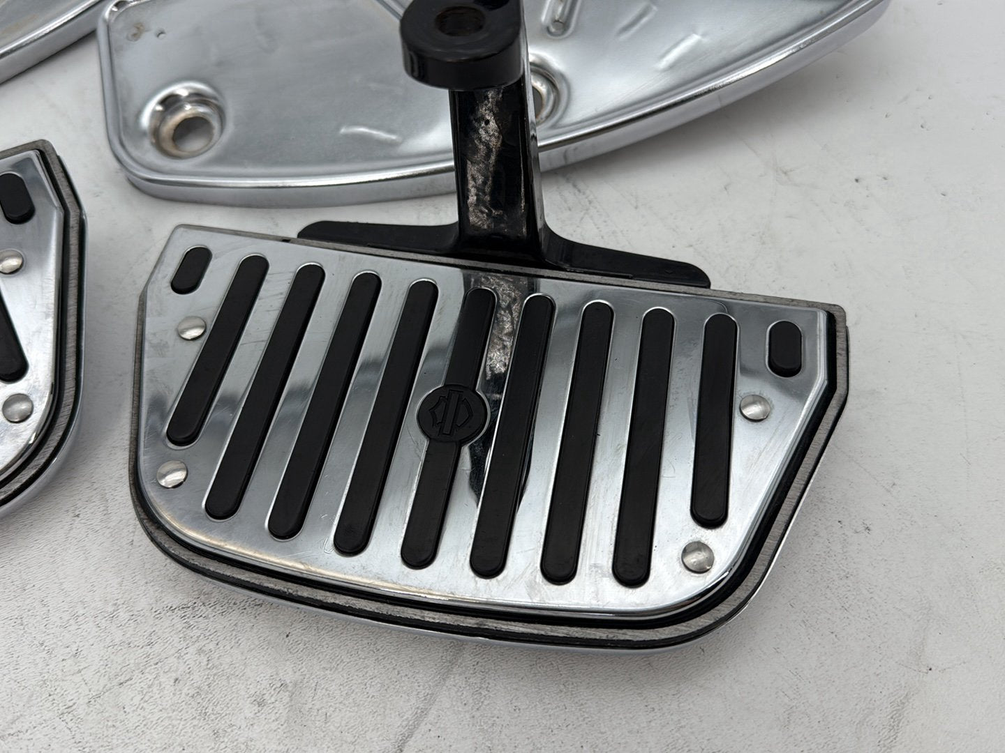 2003 Harley Electra Glide Touring Ultra FLHTCUI OEM Left Right Driver & Pass Floorboard Foot Rest