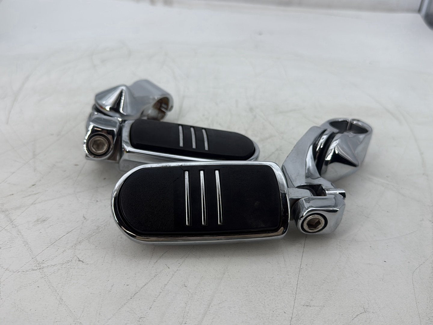 05 Harley Heritage Softail Classic FLSTCI OEM Front Right Left Highway Foot Pegs