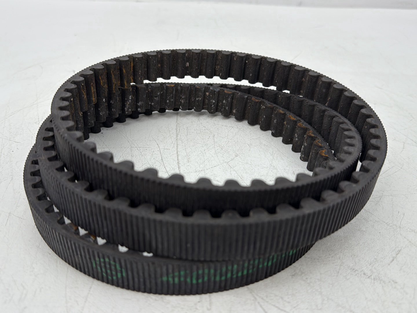 2014 Harley Street Glide Touring FLHXS OEM Rear Drive Belt 40024-09 140T 1"