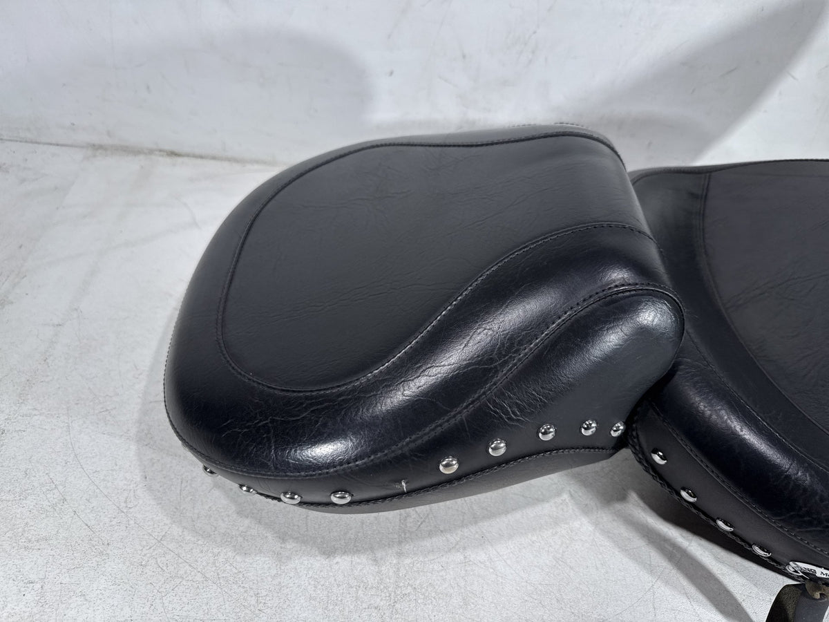 01 Harley Heritage Softail Classic Passenger Rider Driver Seat Saddle MUSTANG