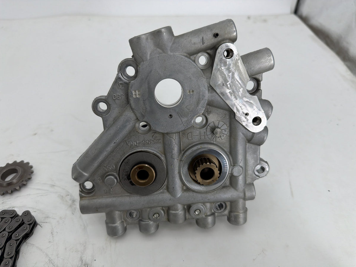 16 Harley Touring FLHXS Street Engine Motor Cam Support Camshaft Plate Oil Pump