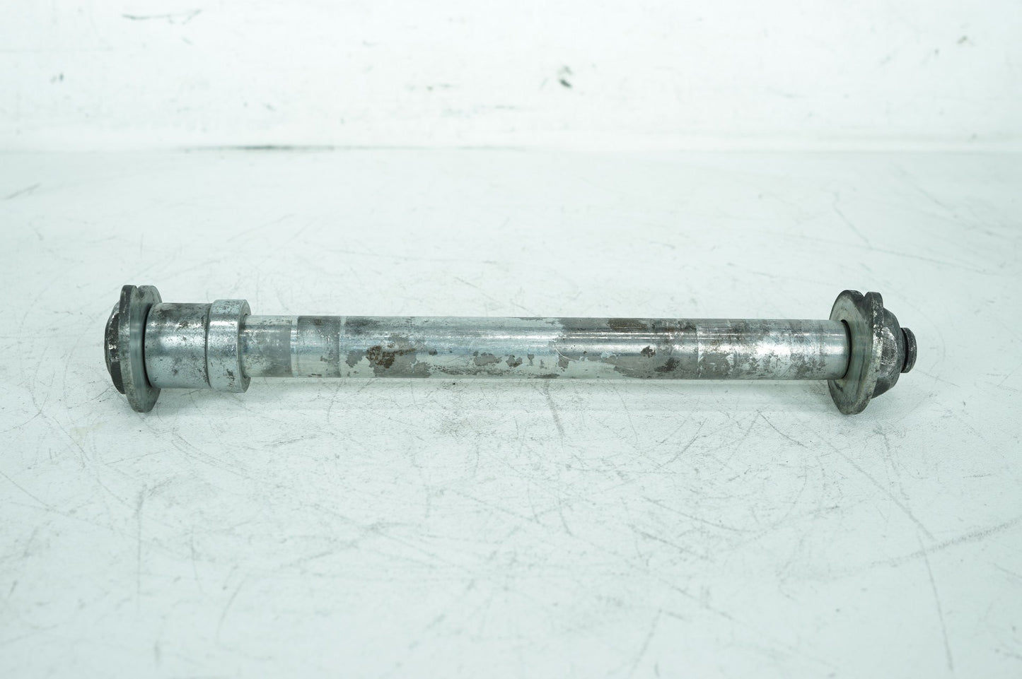 2007 - 2012 Harley-Davidson Touring CVO Electra Screamin Eagle Rear Wheel Axle Bolt Shaft 41056-02