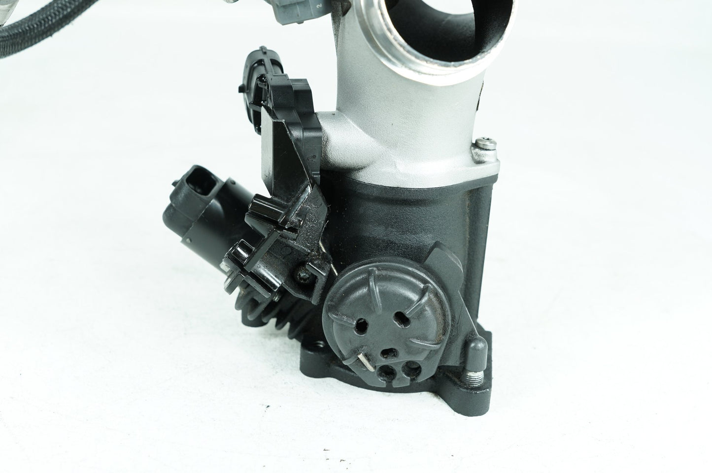 2013 - 2022 Harley-Davidson Sportster Iron Engine Intake Manifold Throttle Body 27694-07A