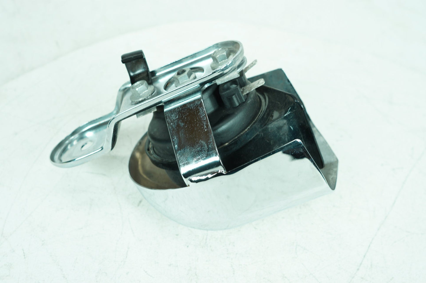 2007 - 2016 Harley-Davidson Touring CVO Street Glide Screamin Horn Signal Klaxon Chrome Cover 69012-93A
