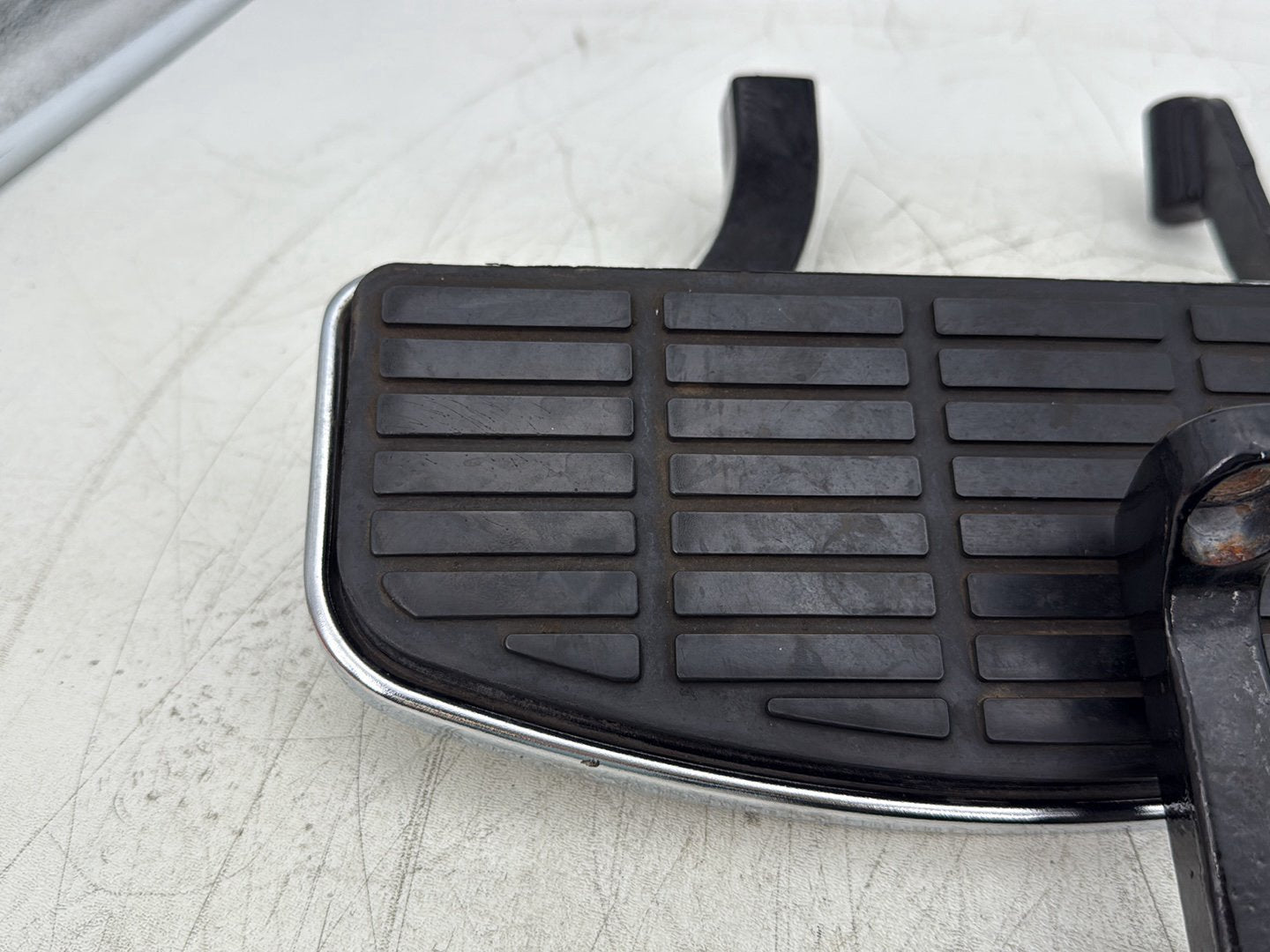 1998 Harley Touring FLHTCUI Electra Glide Ultra OEM Left Right Driver & Pass Floorboard Foot Rest