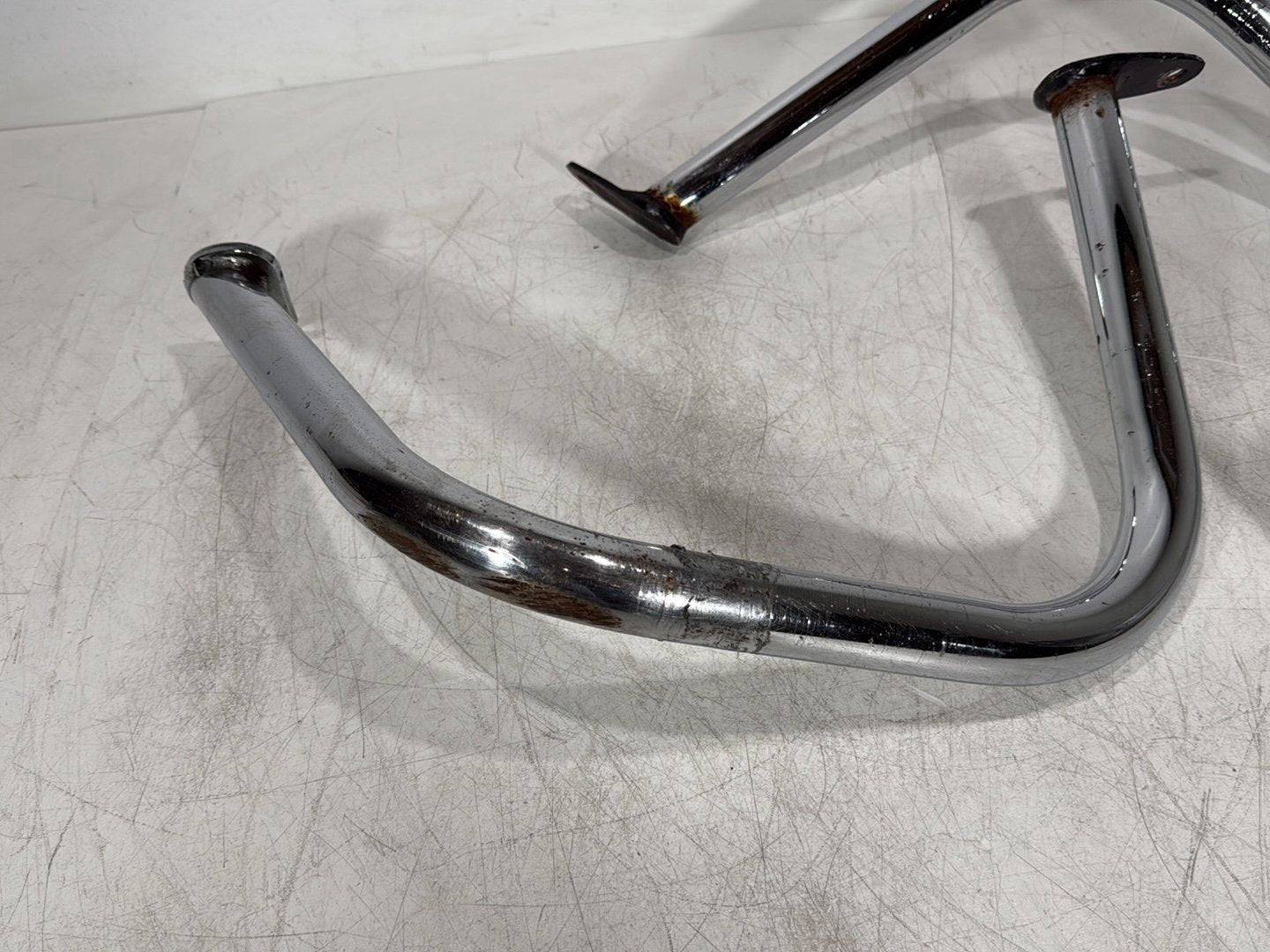 06 Harley Touring FLHRI Road King OEM Rear Left Right Saddlebag Guard Rails Bar