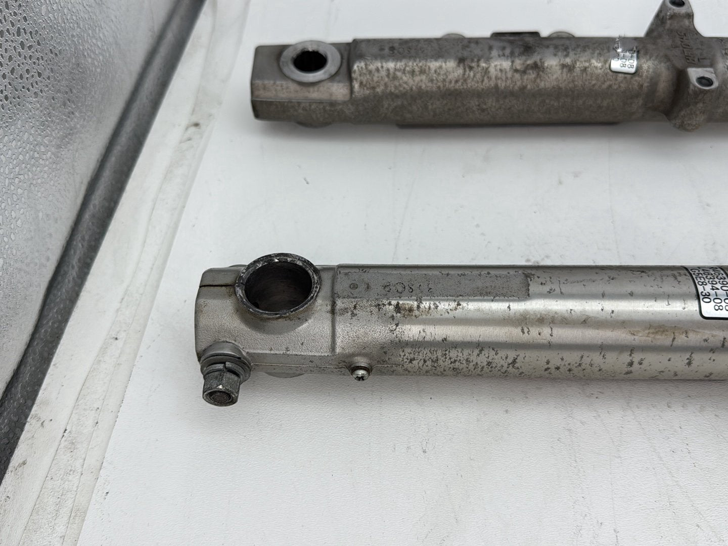 2009 Harley Sportster 883 Low XL883L OEM Front Triple Tree Set & LH RH Fork Legs Sliders