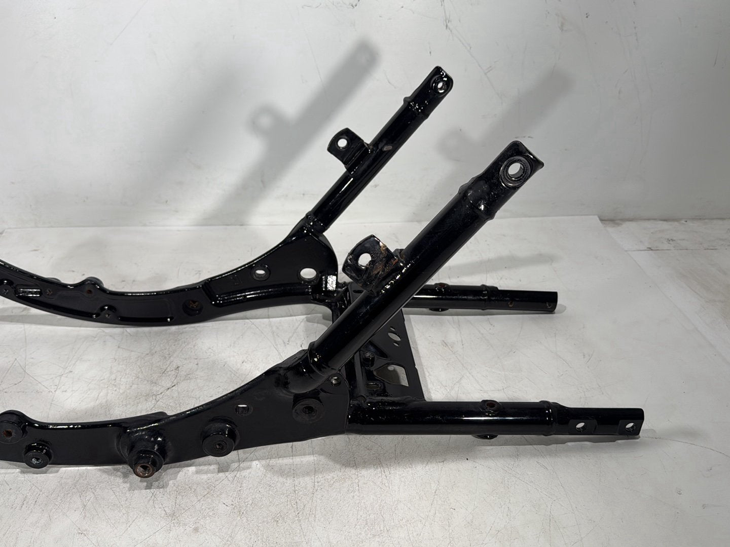 2016 Harley Road King Touring FLHR OEM Rear Back Sub Frame Rail Bar 48079-09BHP