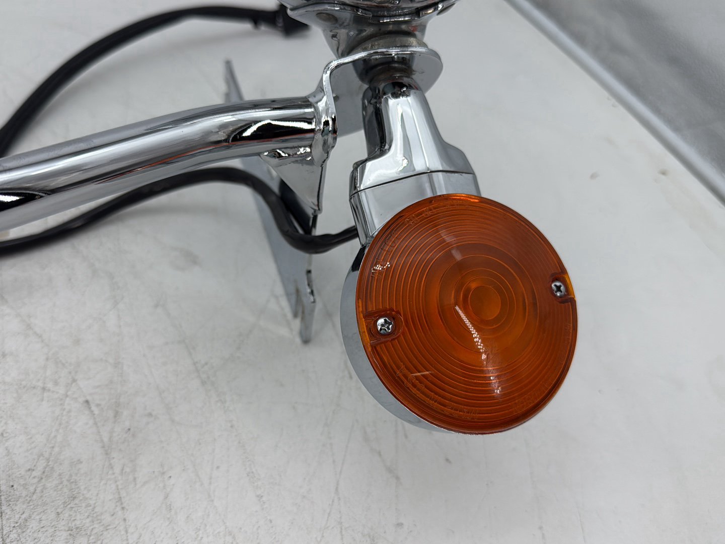2005 Harley Electra Glide Touring Ultra FLHTCUI OEM Front Turn Signal Indicators Aux Light Bar