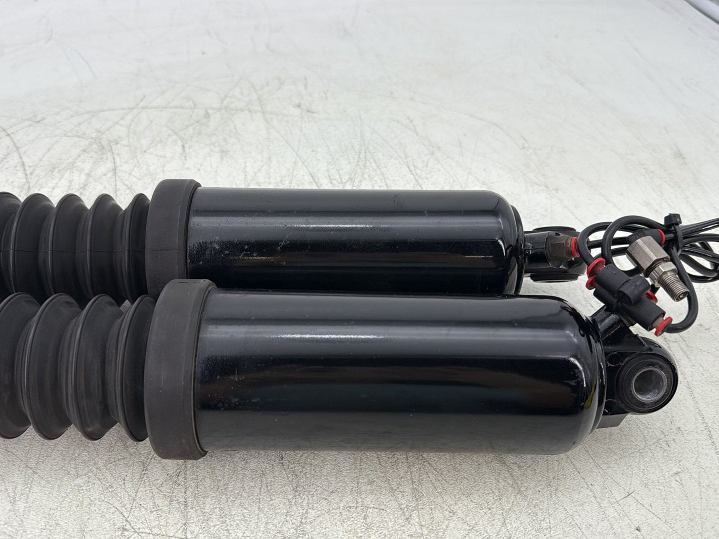 1998 Harley Touring FLHTCUI Electra Glide Ultra OEM Rear Left Right Shock Absorbers