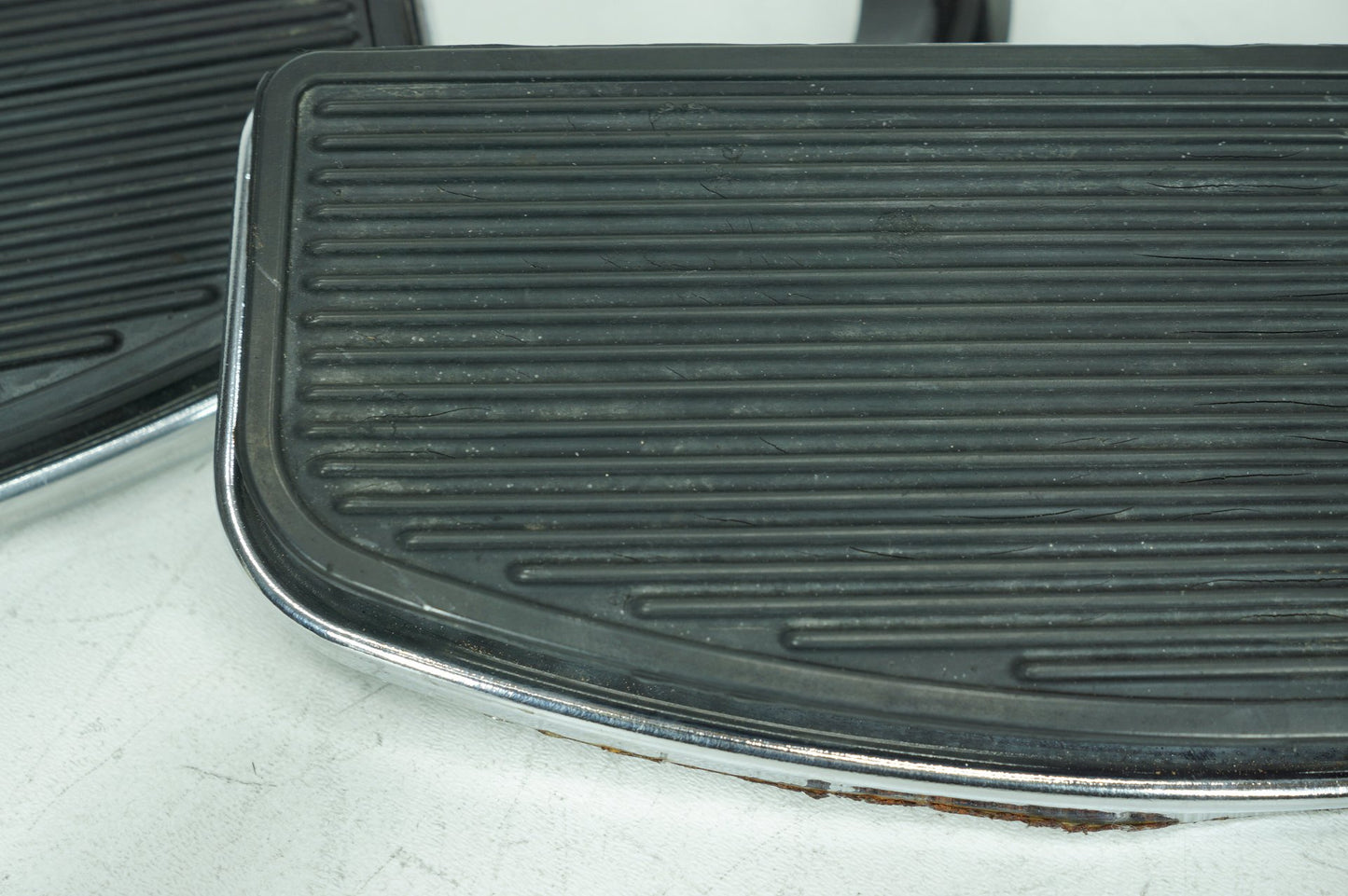 2007 - 2013 Harley-Davidson Touring Electra Glide Ultra Left Right Driver & Pass Floorboard Foot Rest 50614-06