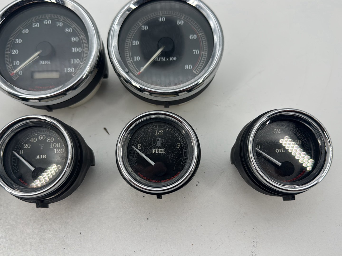 1999 - 2006 Harley-Davidson Touring Electra Glide Classic Air Oil Volt Fuel Tacho Speedo Gauges  	67349-00