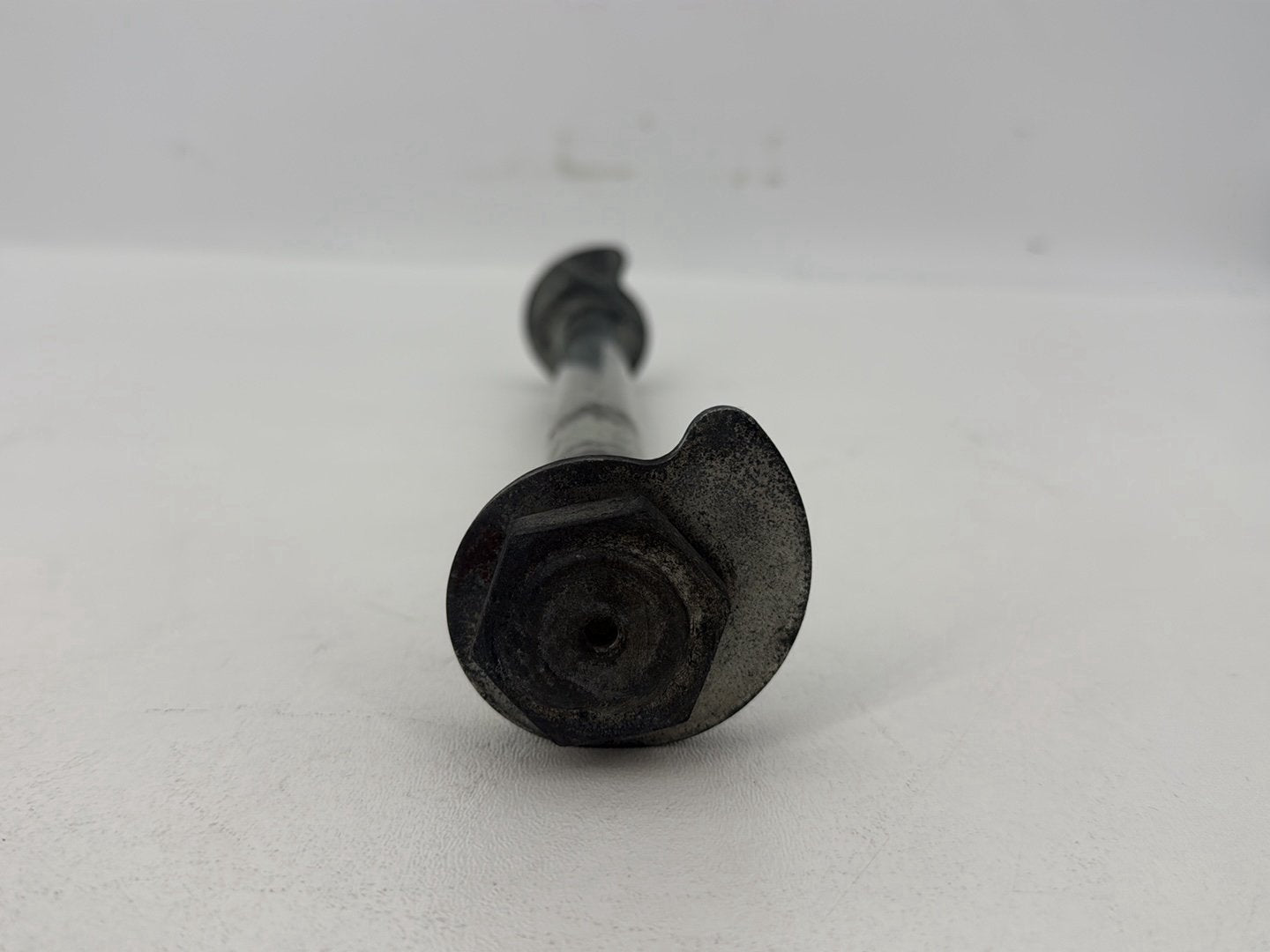 2007 - 2011 Harley-Davidson Touring Street Glide Rear Wheel Axle Bolt Shaft 41056-09