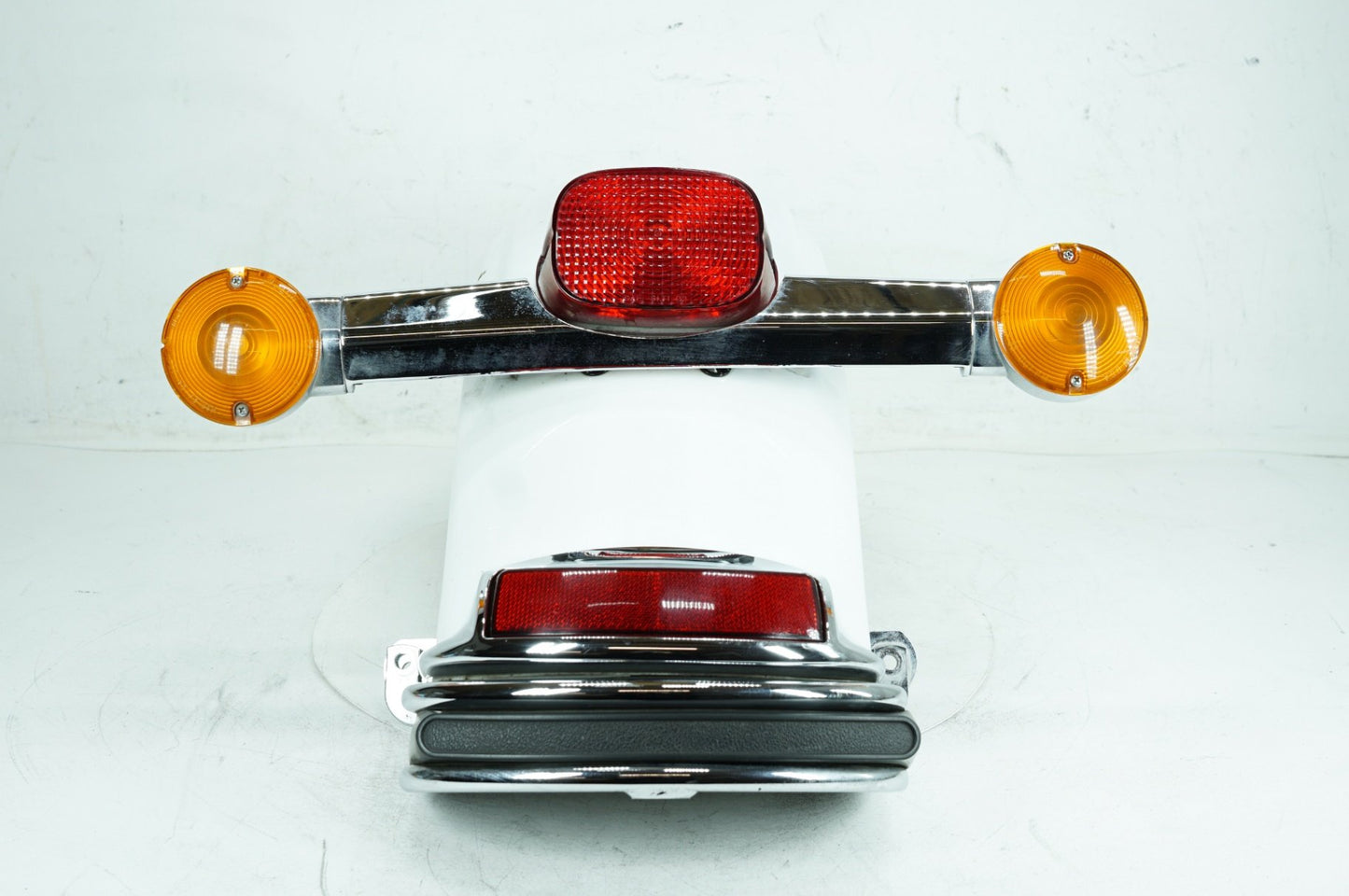 2008 - 2016 Harley-Davidson Touring Electra Glide Ultra Rear Wheel Fender & Turn Signals Bar 59579-09